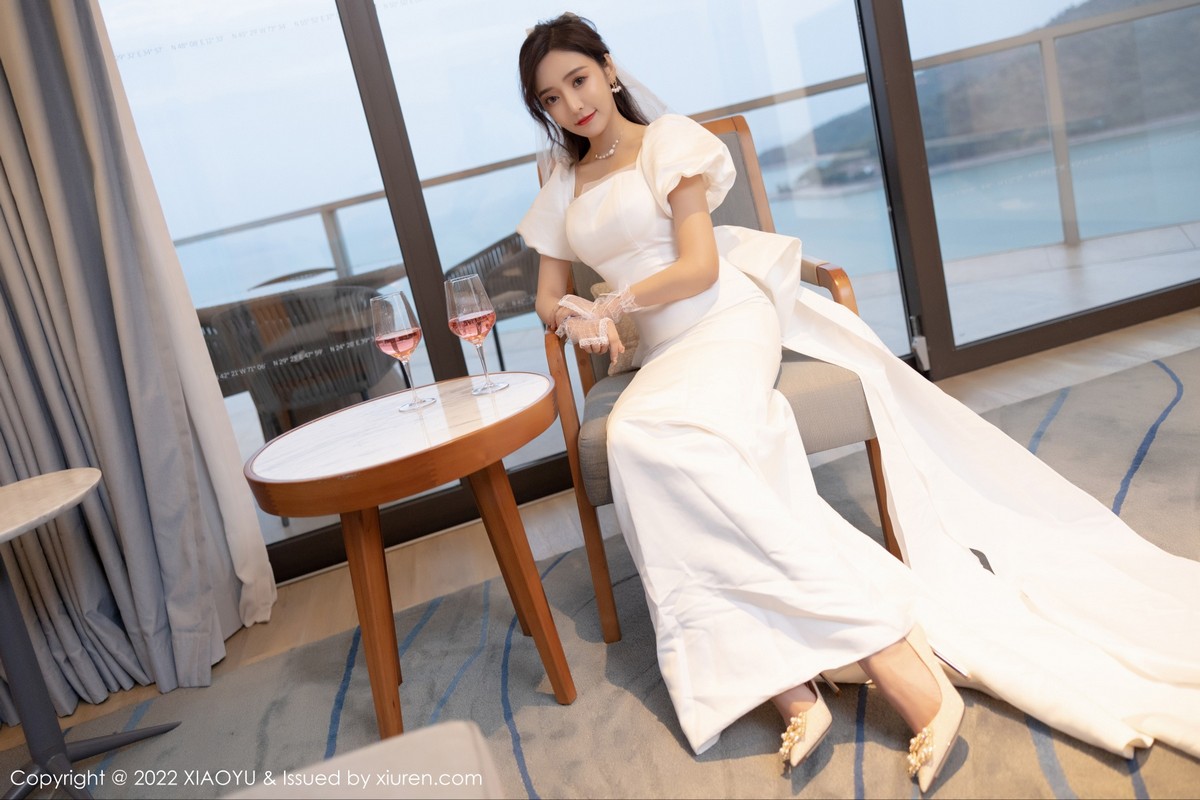 xgyw.top_[XiaoYu画语界]Vol.733_女神王馨瑶yanni惠州旅拍脱白婚纱礼裙露白色蕾丝内衣诱惑写真70P