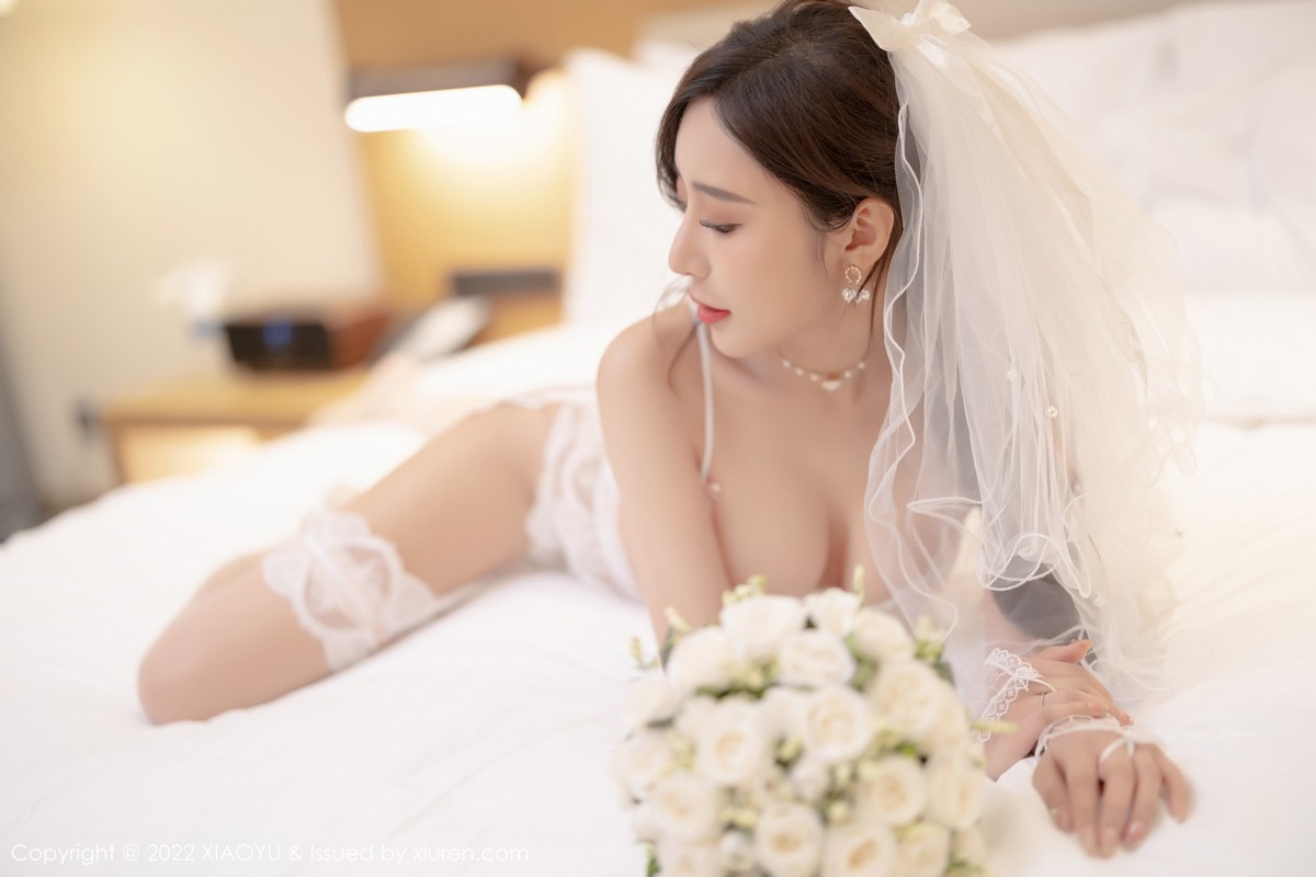 xgyw.top_[XiaoYu画语界]Vol.733_女神王馨瑶yanni惠州旅拍脱白婚纱礼裙露白色蕾丝内衣诱惑写真70P