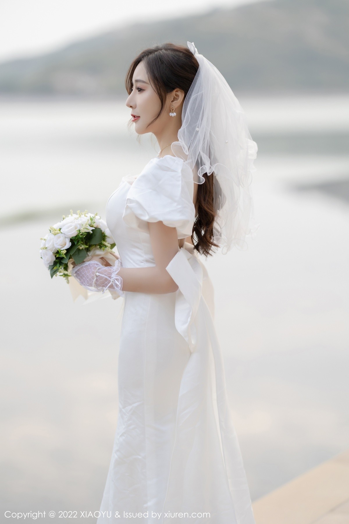 xgyw.top_[XiaoYu画语界]Vol.733_女神王馨瑶yanni惠州旅拍脱白婚纱礼裙露白色蕾丝内衣诱惑写真70P
