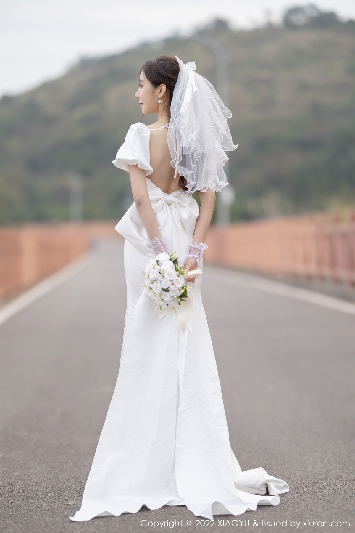 xgyw.top_[XiaoYu画语界]Vol.733_女神王馨瑶yanni惠州旅拍脱白婚纱礼裙露白色蕾丝内衣诱惑写真70P