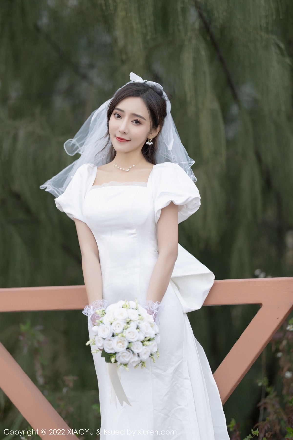 xgyw.top_[XiaoYu画语界]Vol.733_女神王馨瑶yanni惠州旅拍脱白婚纱礼裙露白色蕾丝内衣诱惑写真70P