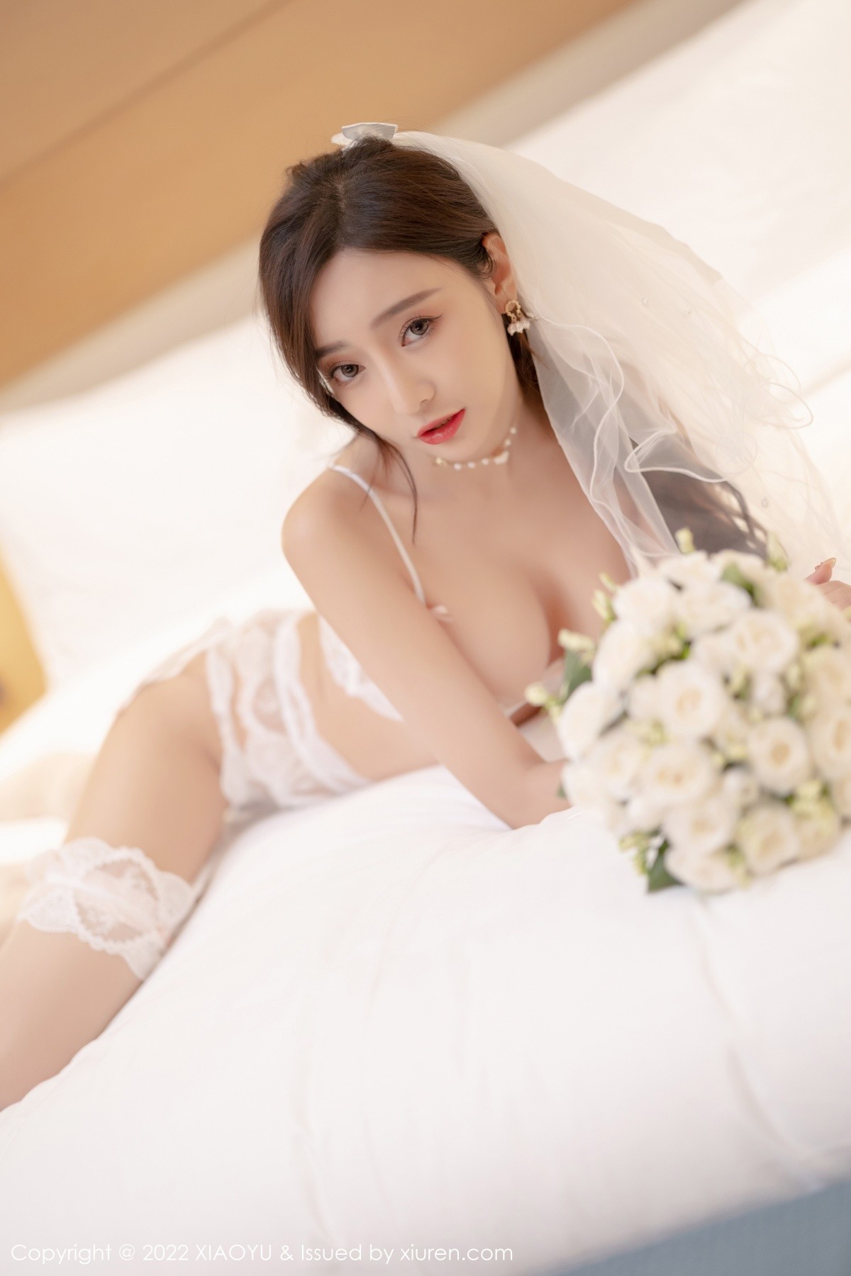xgyw.top_[XiaoYu画语界]Vol.733_女神王馨瑶yanni惠州旅拍脱白婚纱礼裙露白色蕾丝内衣诱惑写真70P