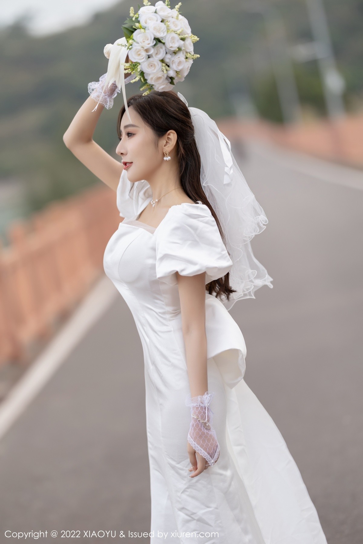 xgyw.top_[XiaoYu画语界]Vol.733_女神王馨瑶yanni惠州旅拍脱白婚纱礼裙露白色蕾丝内衣诱惑写真70P