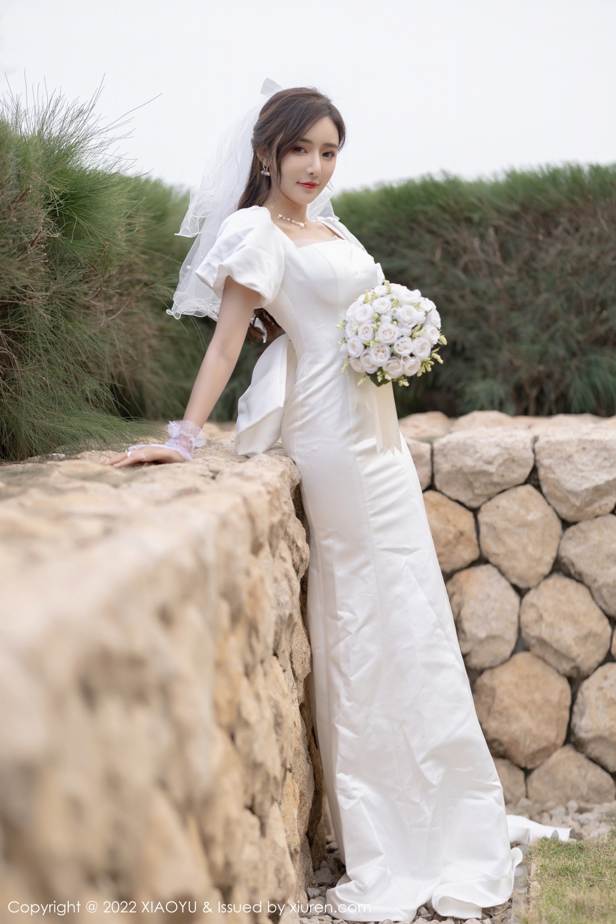 xgyw.top_[XiaoYu画语界]Vol.733_女神王馨瑶yanni惠州旅拍脱白婚纱礼裙露白色蕾丝内衣诱惑写真70P