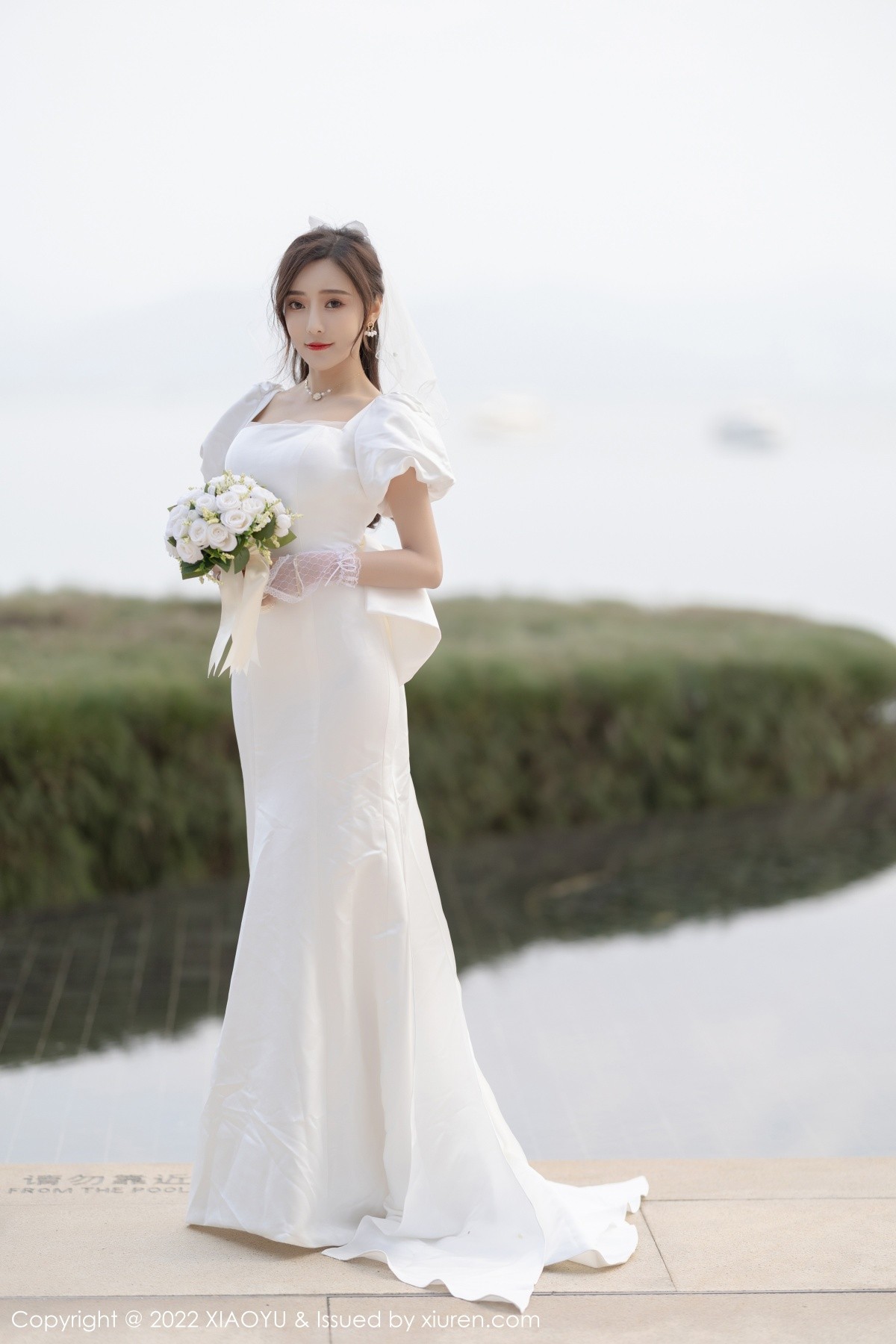 xgyw.top_[XiaoYu画语界]Vol.733_女神王馨瑶yanni惠州旅拍脱白婚纱礼裙露白色蕾丝内衣诱惑写真70P