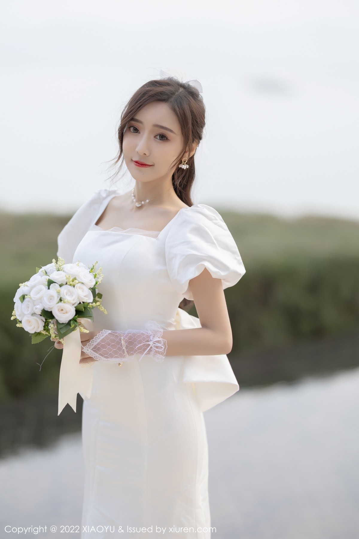 xgyw.top_[XiaoYu画语界]Vol.733_女神王馨瑶yanni惠州旅拍脱白婚纱礼裙露白色蕾丝内衣诱惑写真70P