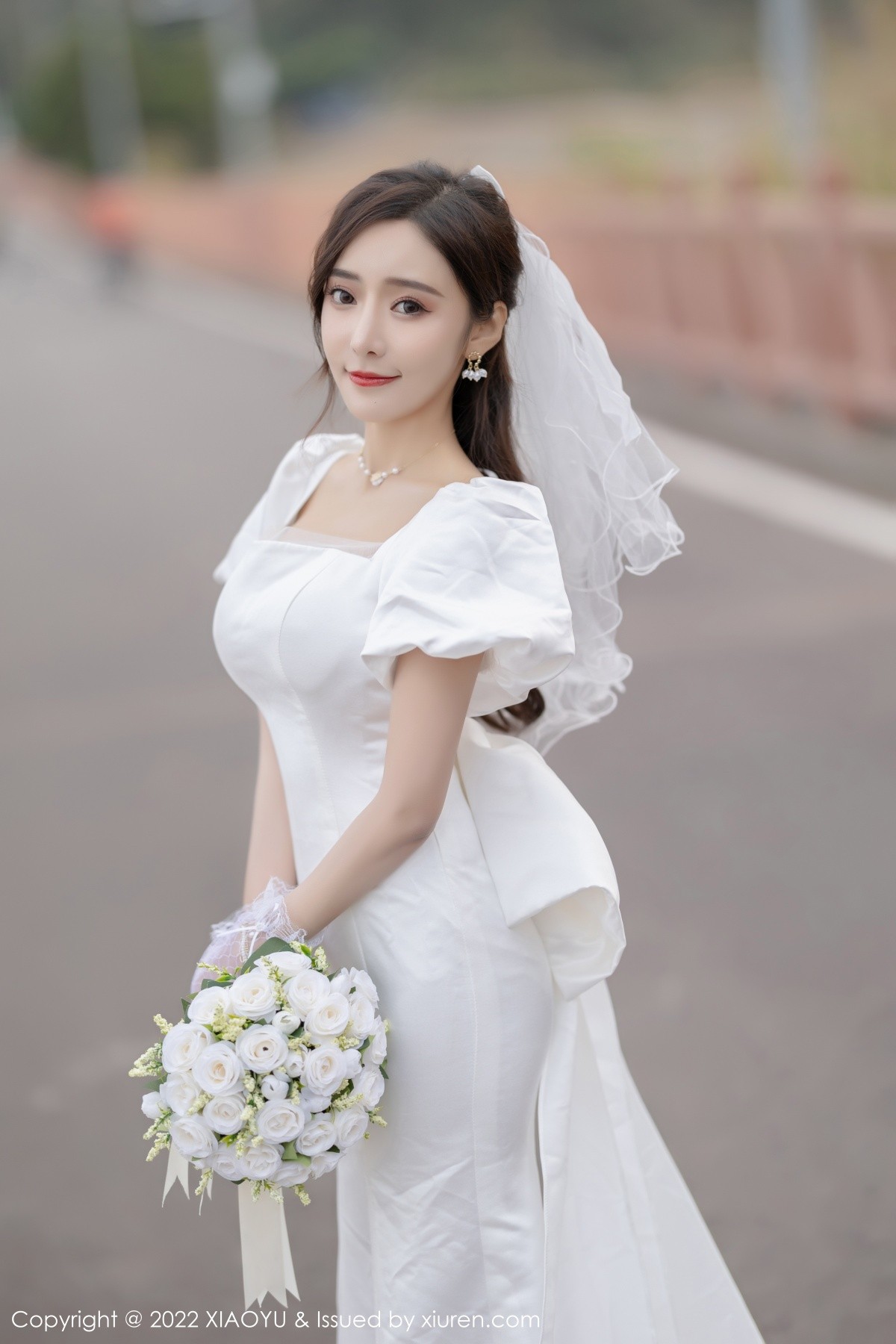 xgyw.top_[XiaoYu画语界]Vol.733_女神王馨瑶yanni惠州旅拍脱白婚纱礼裙露白色蕾丝内衣诱惑写真70P