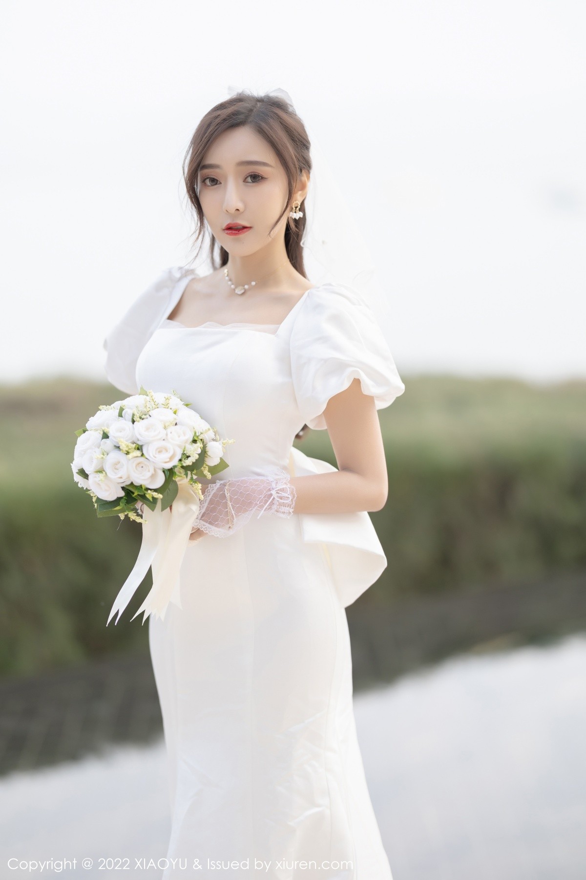 xgyw.top_[XiaoYu画语界]Vol.733_女神王馨瑶yanni惠州旅拍脱白婚纱礼裙露白色蕾丝内衣诱惑写真70P