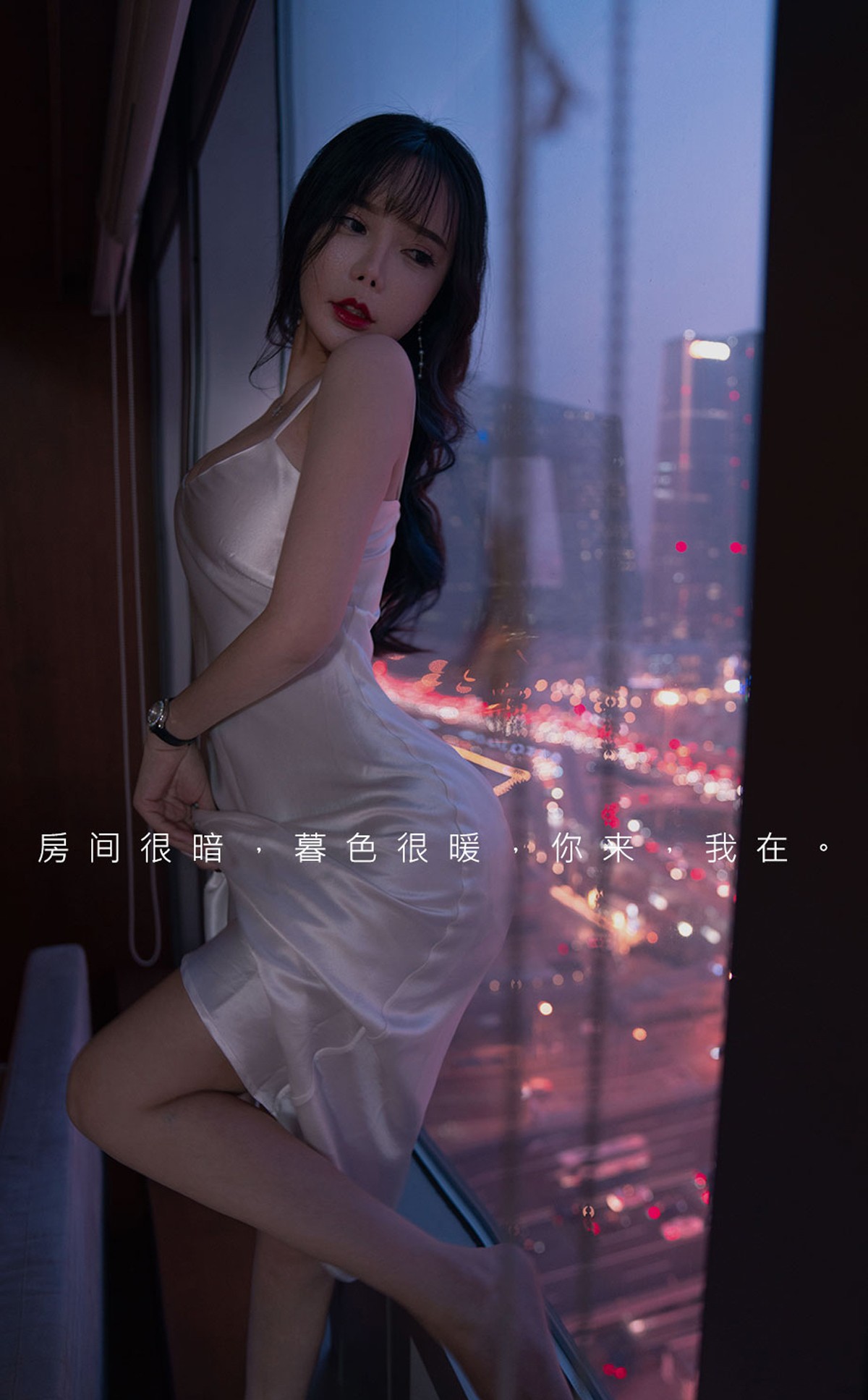 xgyw.top_[Ugirls爱尤物]No.2290_模特艾小青暮色将晚主题性感白色低胸吊裙秀豪乳诱惑写真35P
