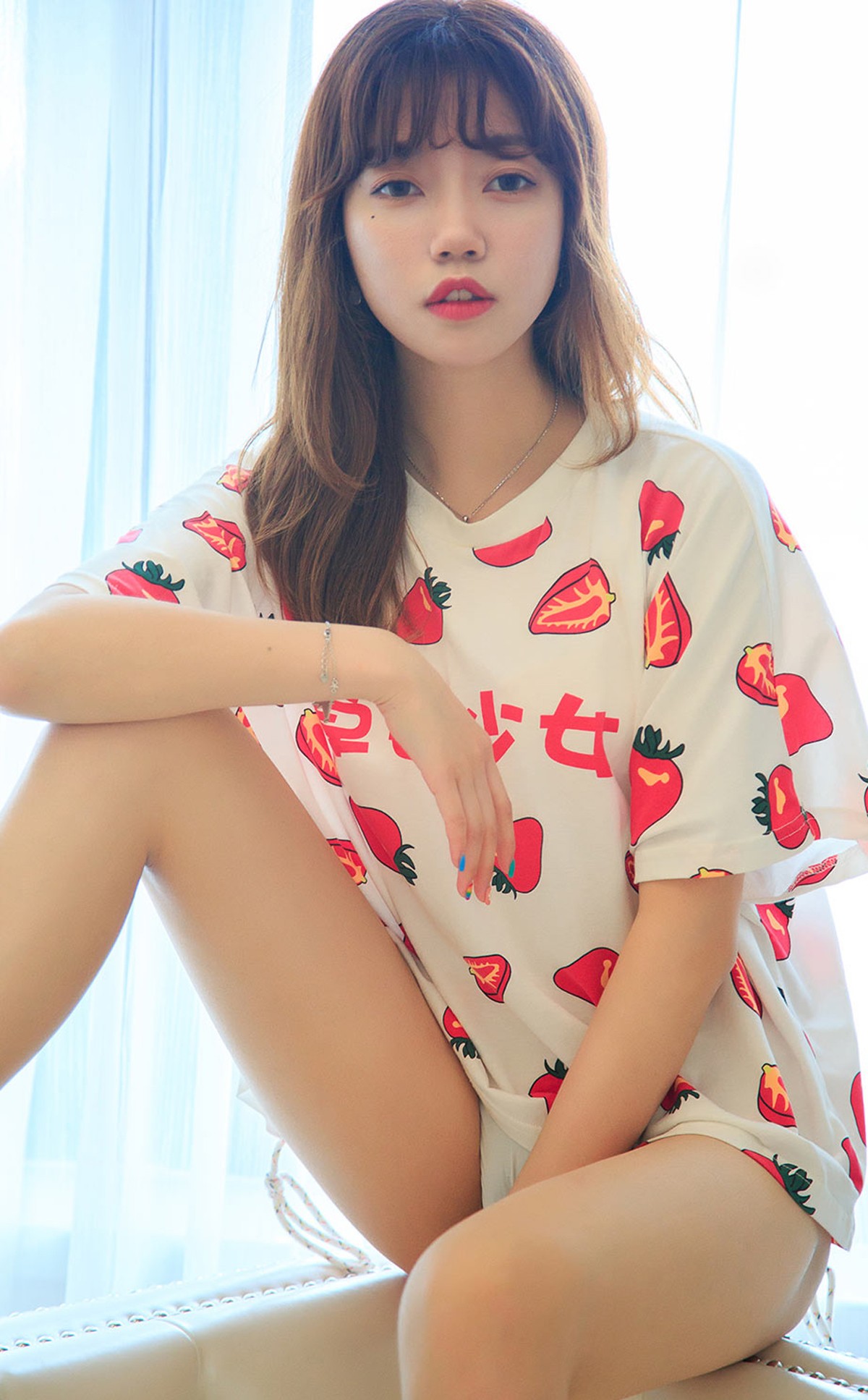 xgyw.top_[Ugirls爱尤物]No.2290_模特甜心私房性感草莓服饰 粉色吊裙秀完美身材诱惑写真35P