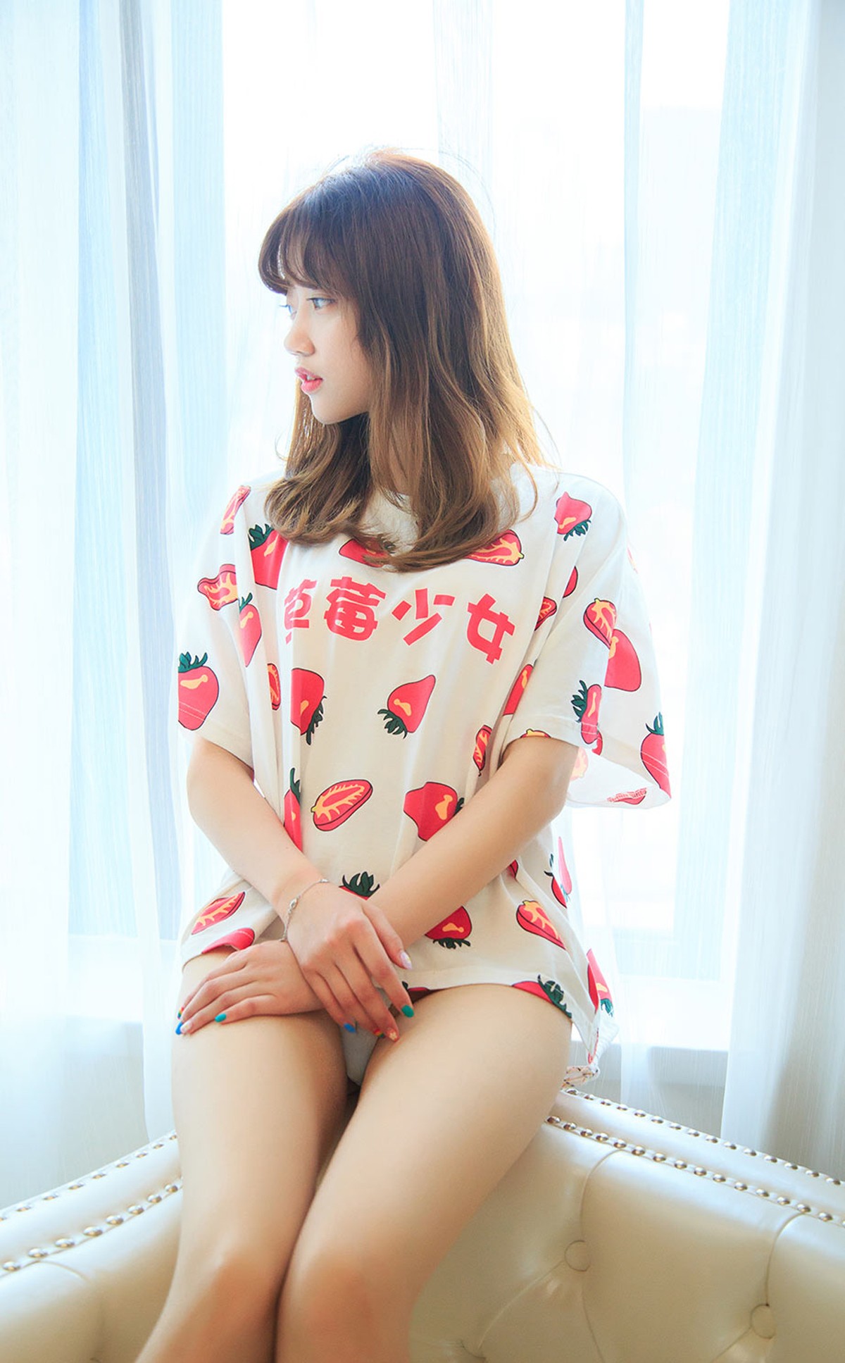 xgyw.top_[Ugirls爱尤物]No.2290_模特甜心私房性感草莓服饰 粉色吊裙秀完美身材诱惑写真35P