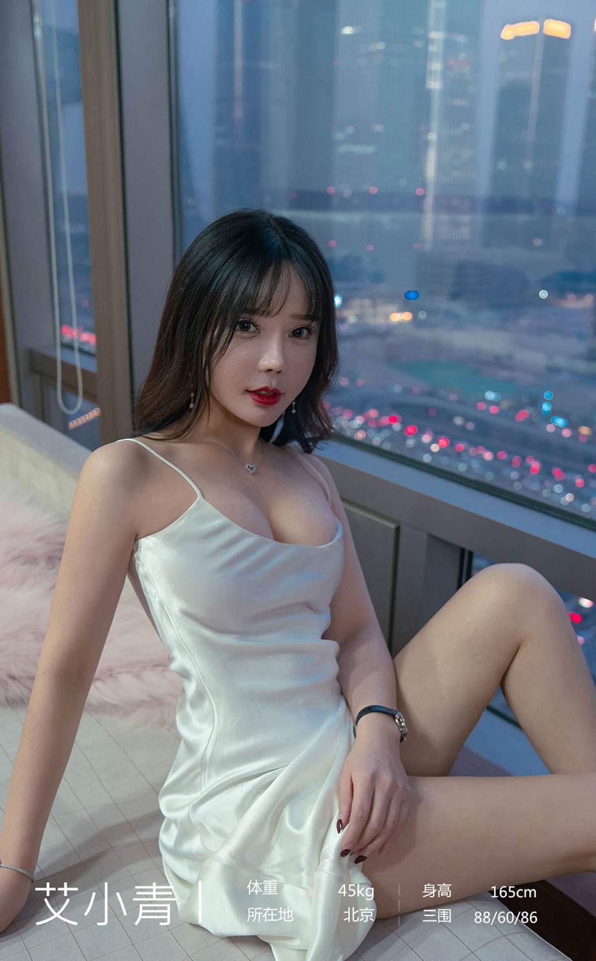 xgyw.top_[Ugirls爱尤物]No.2290_模特艾小青暮色将晚主题性感白色低胸吊裙秀豪乳诱惑写真35P