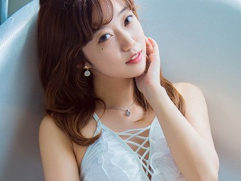 [Ugirls爱极品]No.2290_车模甜心私人性感草莓服饰 粉色吊裙秀完美身材骚扰写真35P