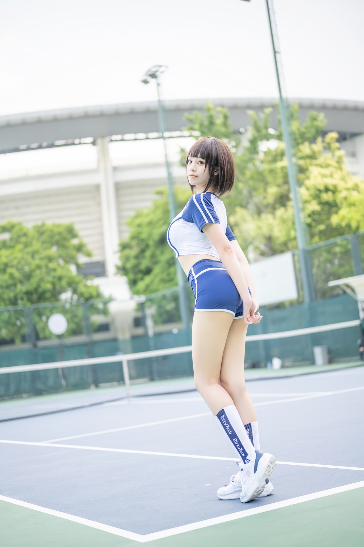 xgyw.top_萌系小姐姐蜜汁猫裘体操服主题户外性感运动服半撩露蕾丝内衣秀豪乳诱惑写真50P