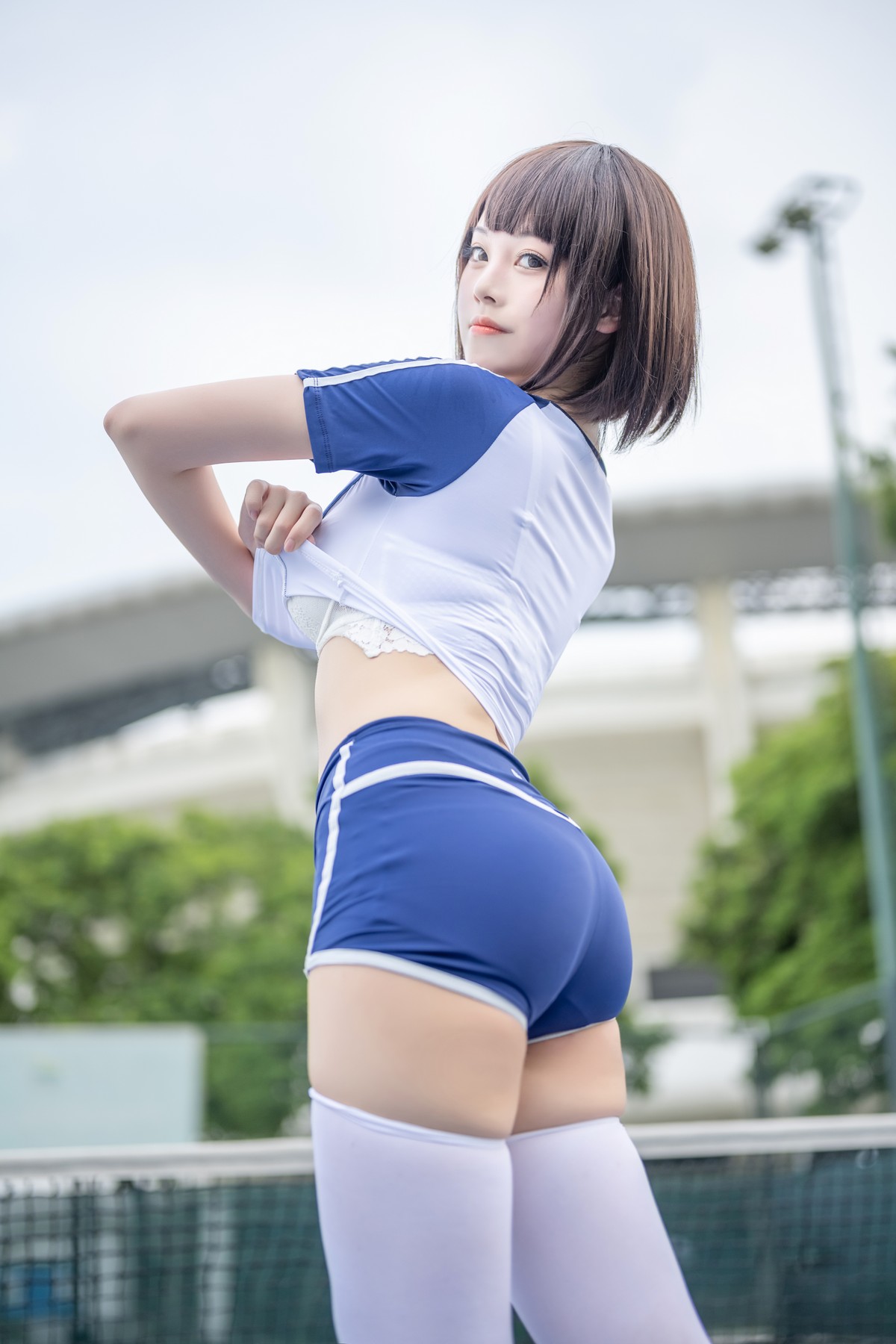 xgyw.top_萌系小姐姐蜜汁猫裘体操服主题户外性感运动服半撩露蕾丝内衣秀豪乳诱惑写真50P