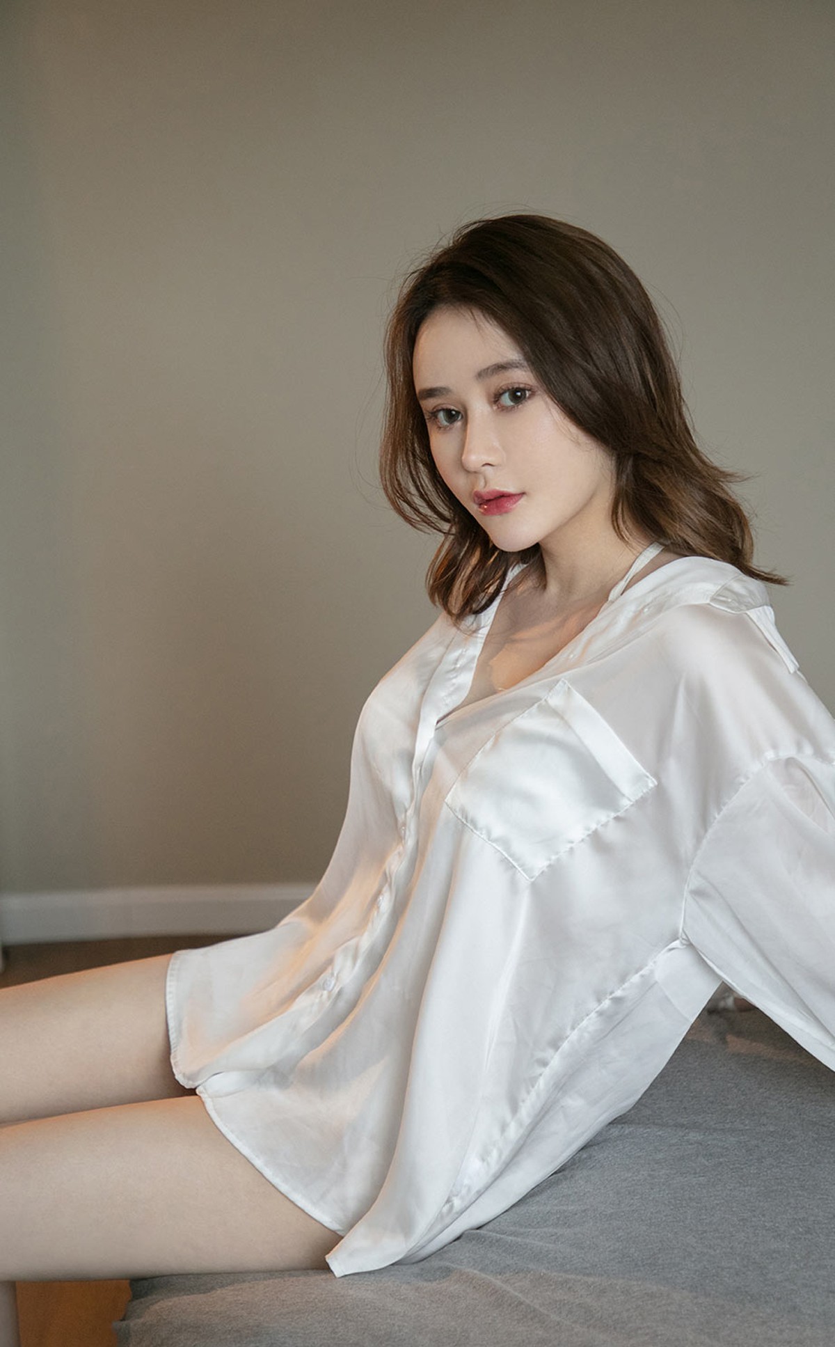 xgyw.top_[Ugirls爱尤物]No.2294_模特Coral你眼里的光主题私房性感服饰系列秀完美身材诱惑写真35P