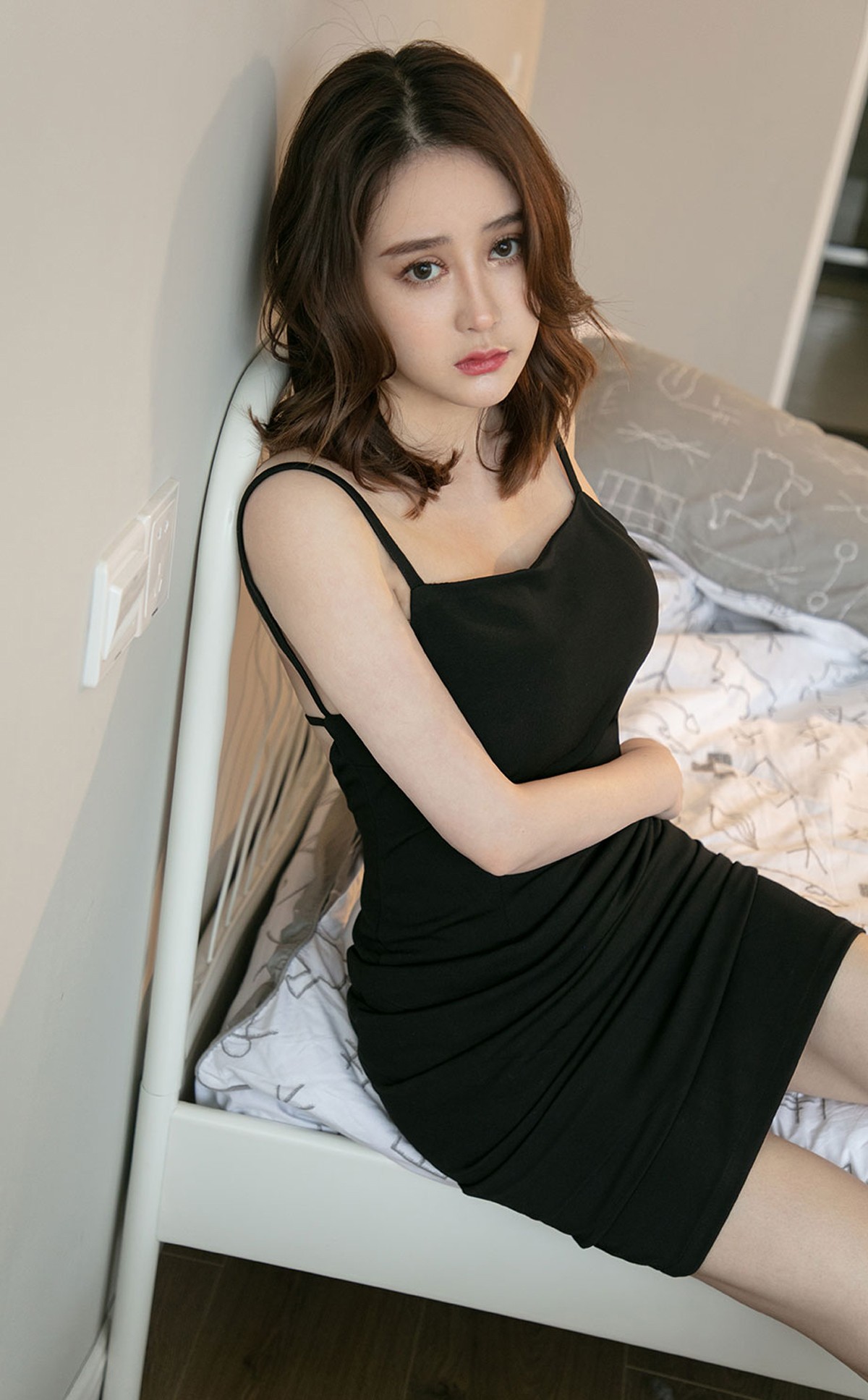 xgyw.top_[Ugirls爱尤物]No.2294_模特Coral你眼里的光主题私房性感服饰系列秀完美身材诱惑写真35P