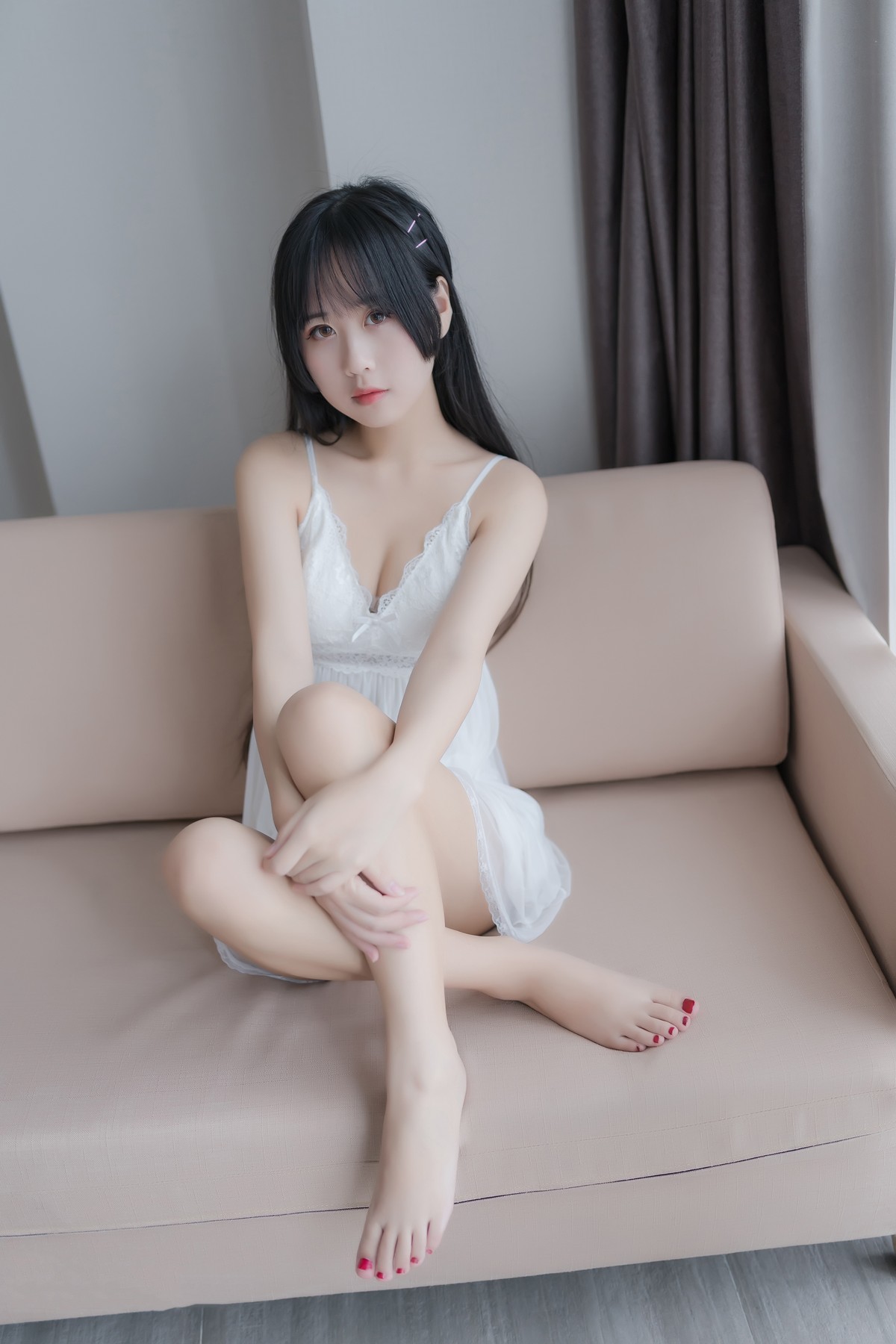 xgyw.top_阳光美少女萌芽儿o0白色私房主题性感白色蕾丝吊裙低胸秀完美身材诱惑写真44P