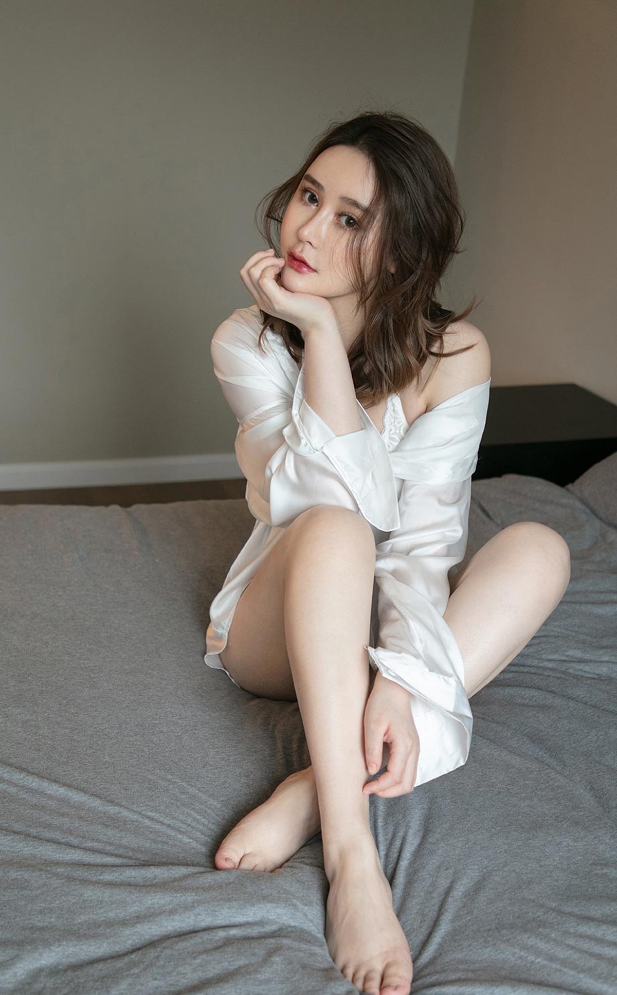 xgyw.top_[Ugirls爱尤物]No.2294_模特Coral你眼里的光主题私房性感服饰系列秀完美身材诱惑写真35P