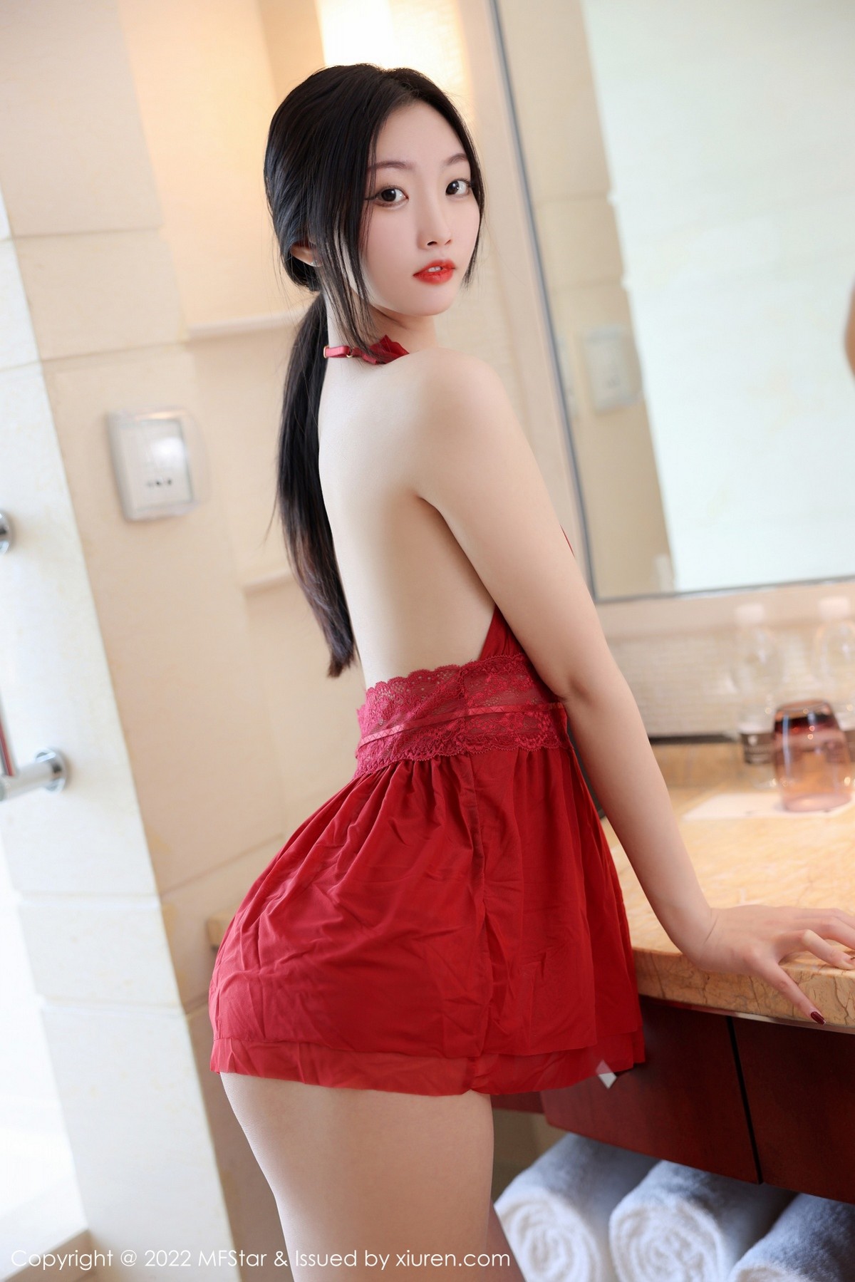 xgyw.top_[MFStar模范学院]Vol.559_新人模特韩好甜性感红色露肩连衣裙秀曼妙身材迷人诱惑写真61P