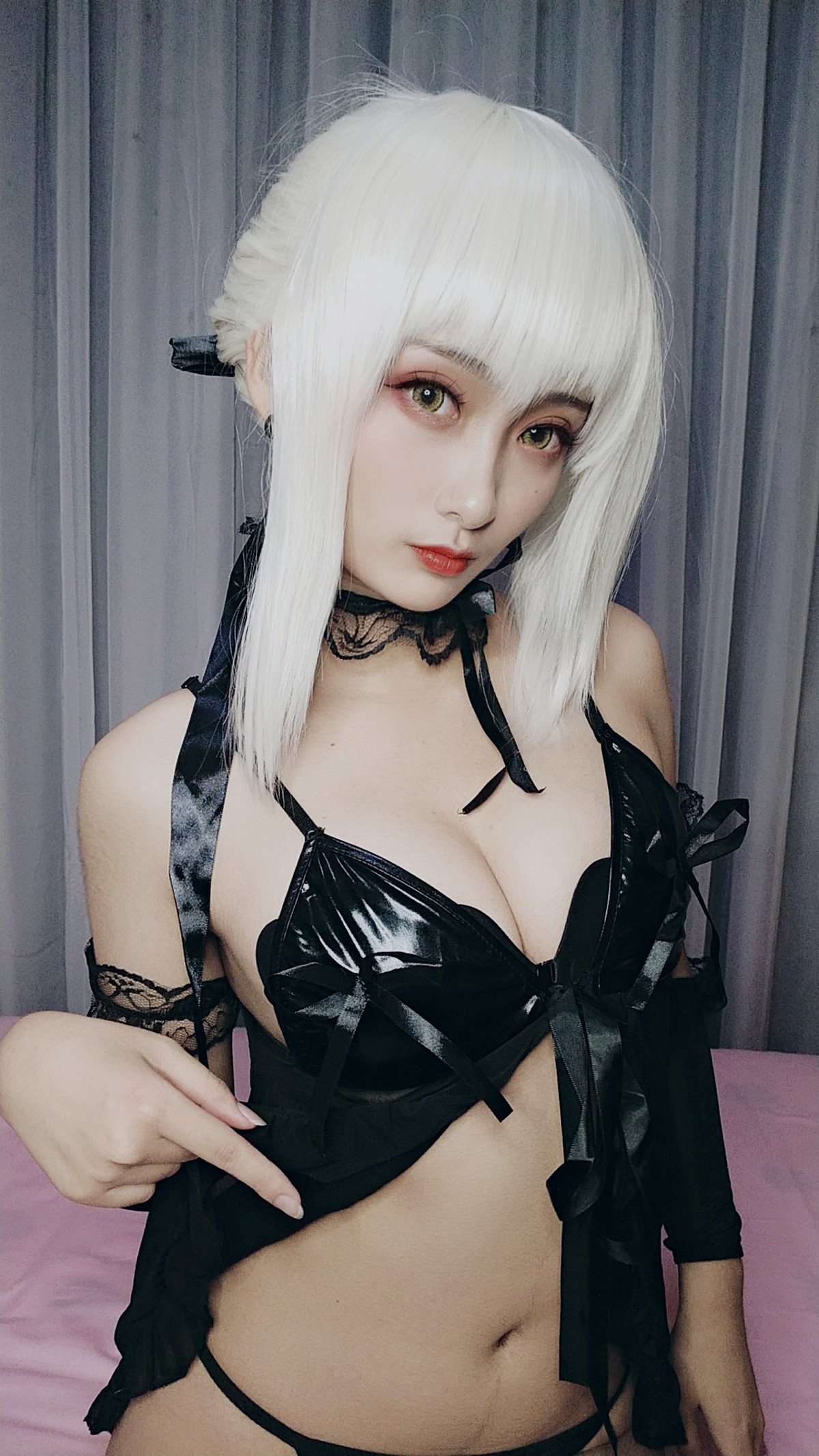 xgyw.top_动漫博主洛璃LoLiSAMA黑呆睡衣王座主题性感黑色薄纱内衣秀完美身材诱惑写真30P