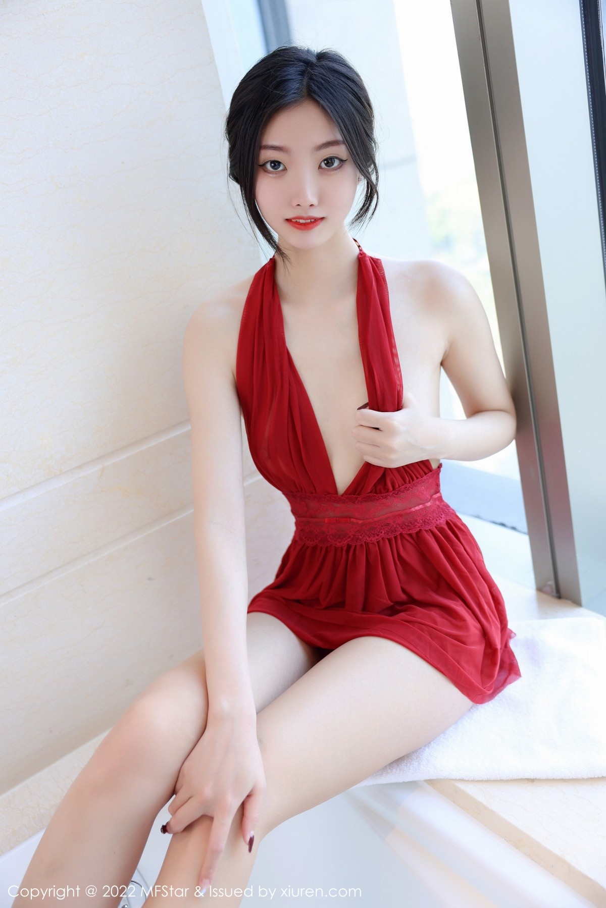 xgyw.top_[MFStar模范学院]Vol.559_新人模特韩好甜性感红色露肩连衣裙秀曼妙身材迷人诱惑写真61P