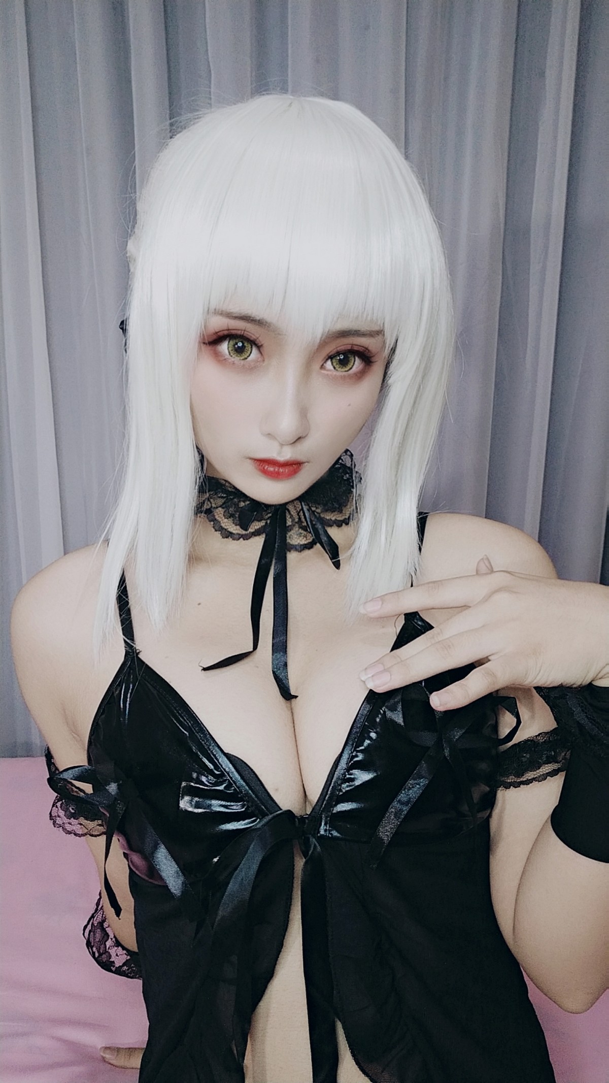 xgyw.top_动漫博主洛璃LoLiSAMA黑呆睡衣王座主题性感黑色薄纱内衣秀完美身材诱惑写真30P