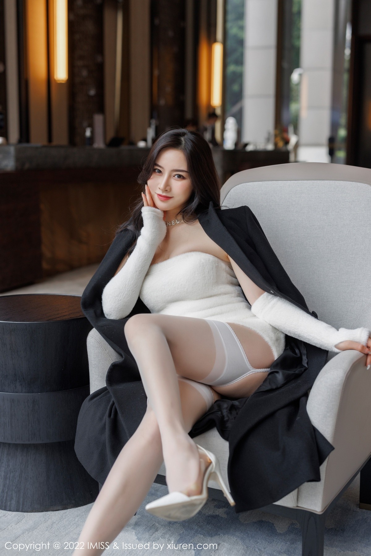 xgyw.top_[IMISS爱蜜社]Vol.671_气质美女Vanessa私房半脱露白色蕾丝内衣配白丝吊袜诱惑写真54P