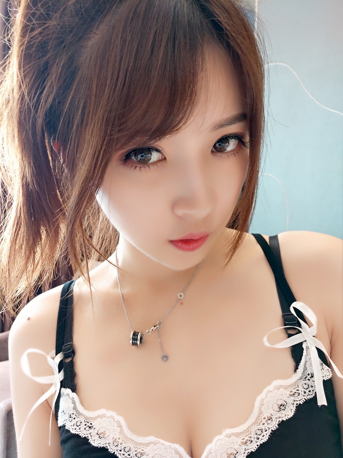 xgyw.top_斗鱼主播小女巫露娜黑色吊带裙主题私房床上深V吊带配黑丝裤袜完美诱惑写真36P