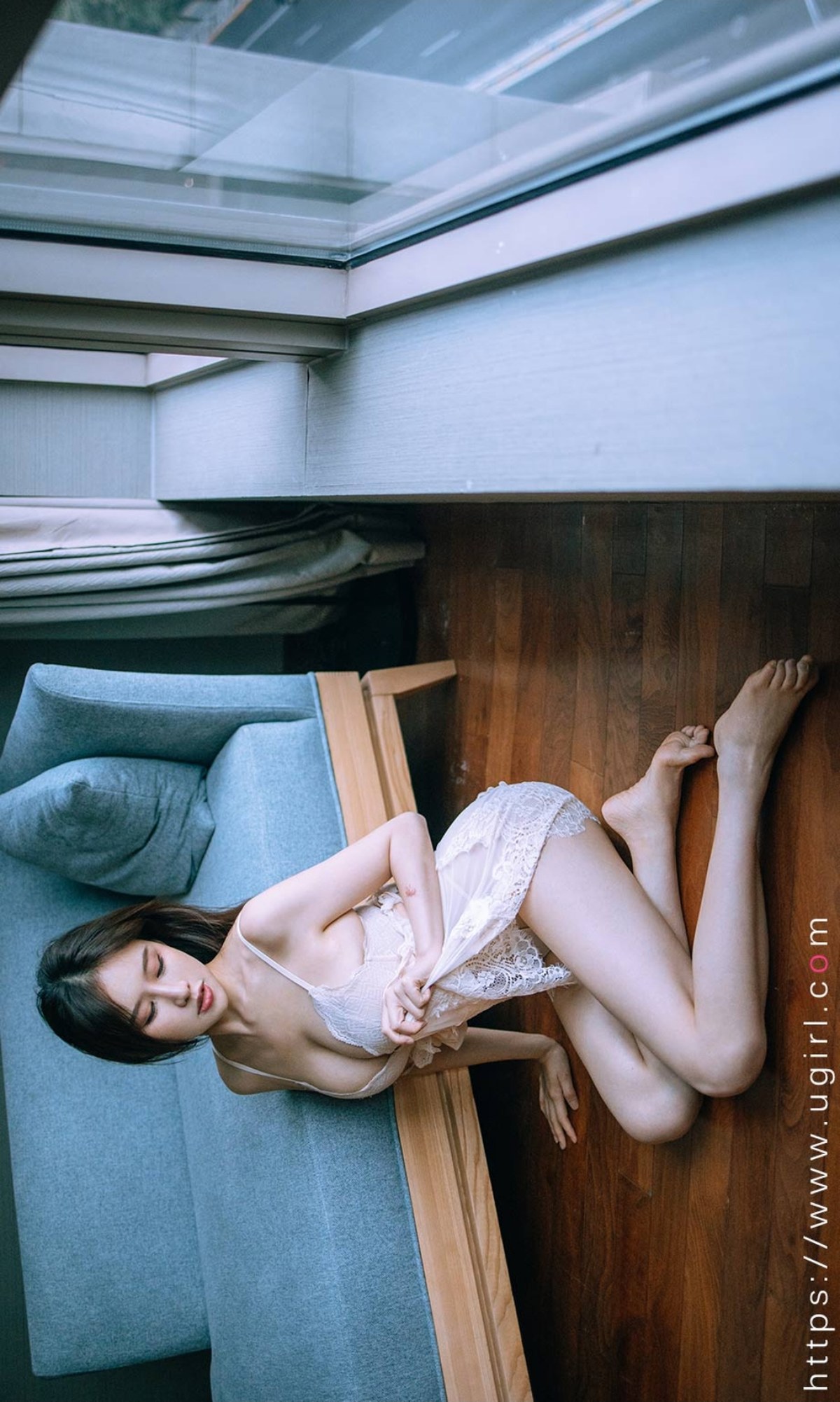 xgyw.top_[Ugirls爱尤物]No.2297_模特月音瞳星河入梦主题私房半脱露性感蕾丝内衣诱惑写真35P