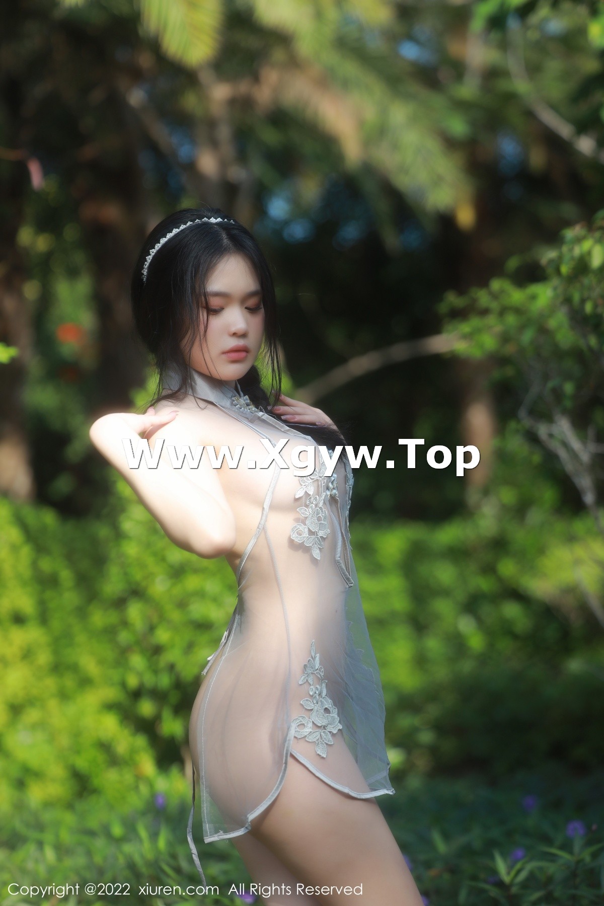 xgyw.top_XiuRen第4717期_模特Niki可雅海南岛旅拍泳池轻透服饰透视秀火辣身材诱惑写真88P