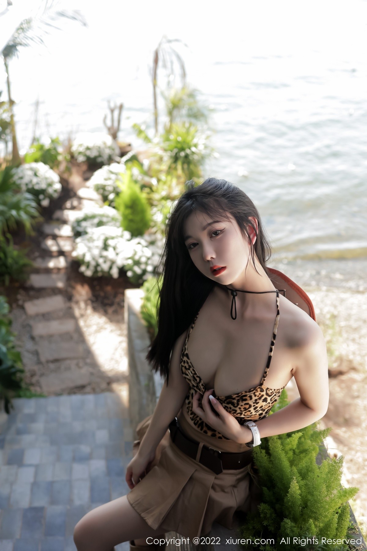 xgyw.top_XiuRen第4715期_模特李雅柔182CM大理旅拍户外豹纹吊带衣配短裙迷人诱惑写真45P