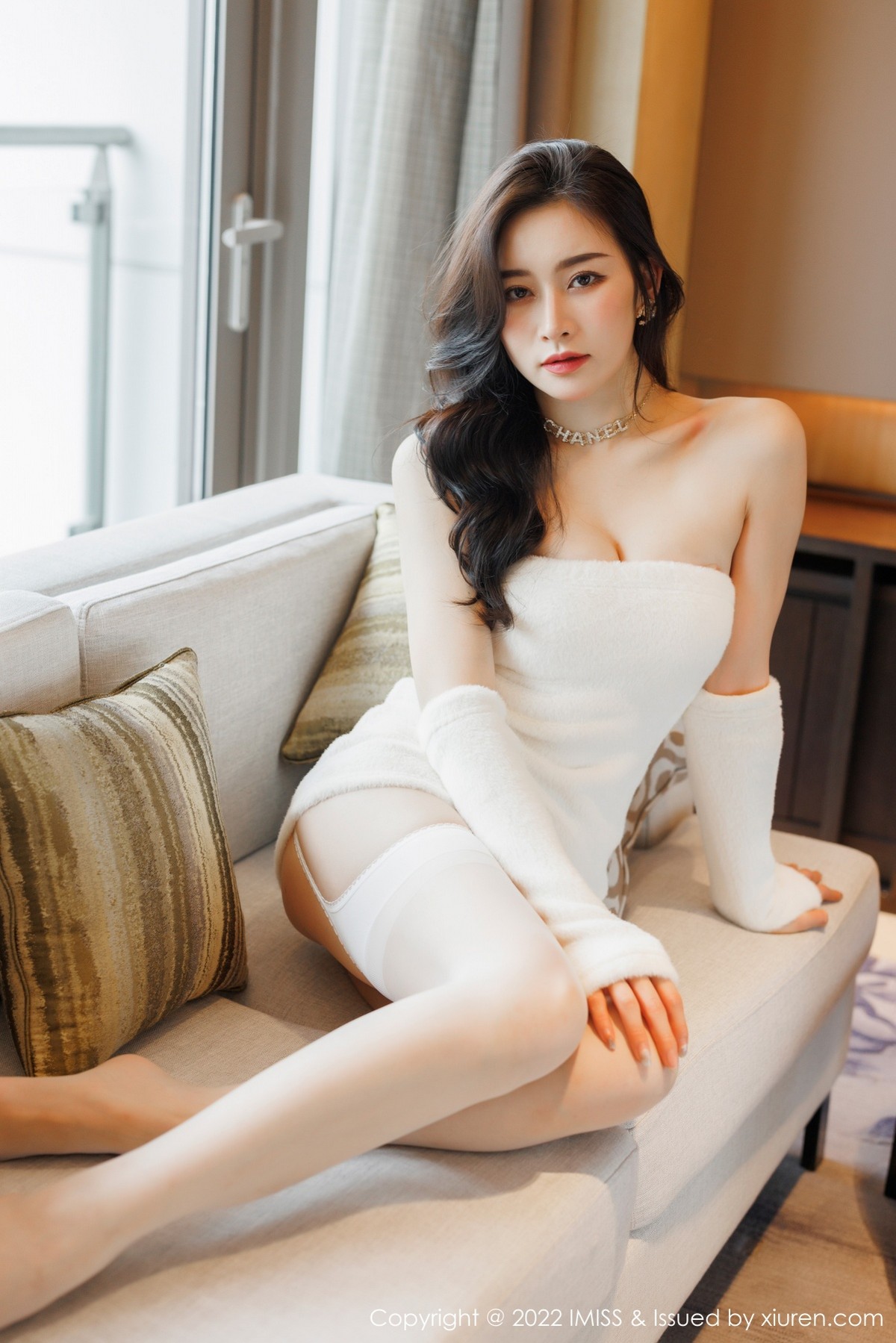 xgyw.top_[IMISS爱蜜社]Vol.671_气质美女Vanessa私房半脱露白色蕾丝内衣配白丝吊袜诱惑写真54P