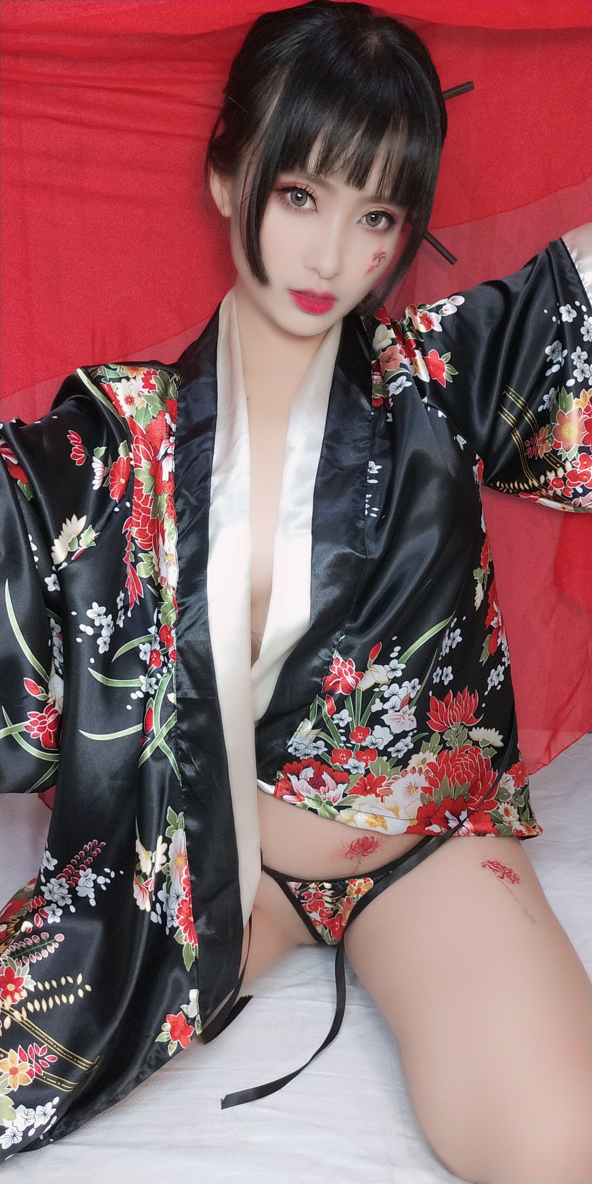xgyw.top_动漫博主洛璃LoLiSAMA歌舞伎主题私房性感真空和服半脱秀豪乳翘臀诱惑写真92P