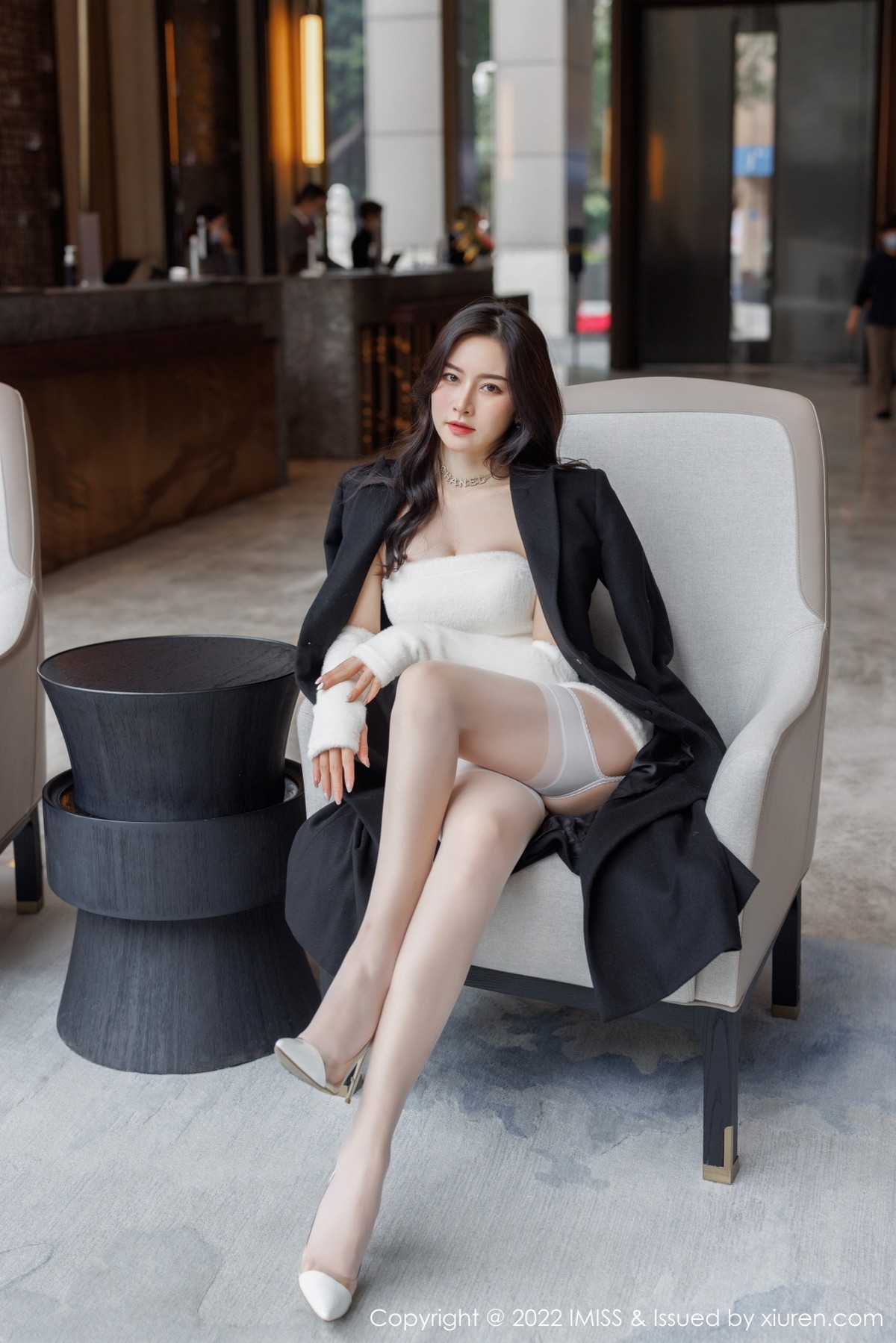 xgyw.top_[IMISS爱蜜社]Vol.671_气质美女Vanessa私房半脱露白色蕾丝内衣配白丝吊袜诱惑写真54P