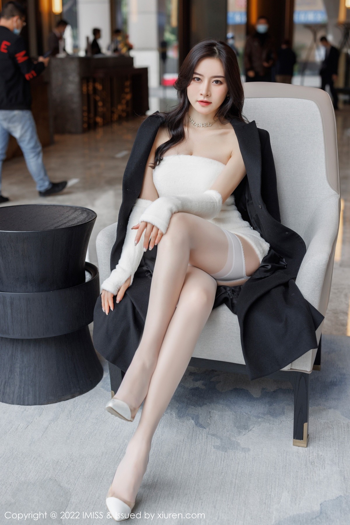 xgyw.top_[IMISS爱蜜社]Vol.671_气质美女Vanessa私房半脱露白色蕾丝内衣配白丝吊袜诱惑写真54P