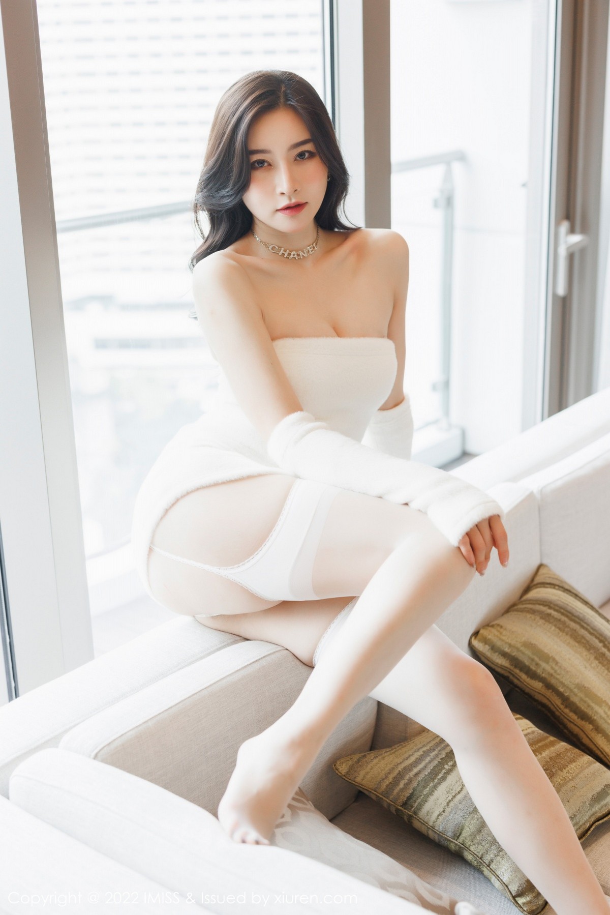xgyw.top_[IMISS爱蜜社]Vol.671_气质美女Vanessa私房半脱露白色蕾丝内衣配白丝吊袜诱惑写真54P