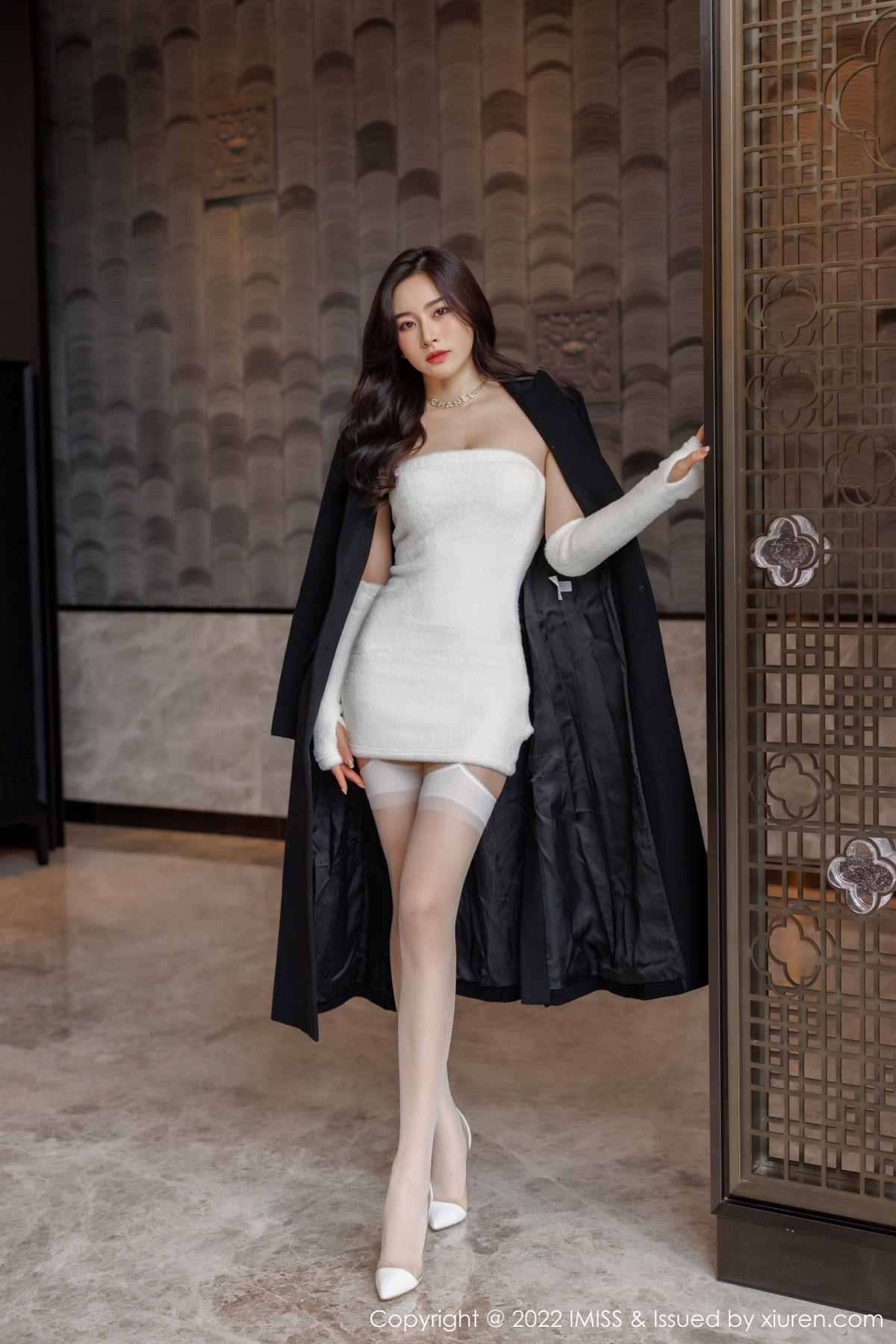 xgyw.top_[IMISS爱蜜社]Vol.671_气质美女Vanessa私房半脱露白色蕾丝内衣配白丝吊袜诱惑写真54P