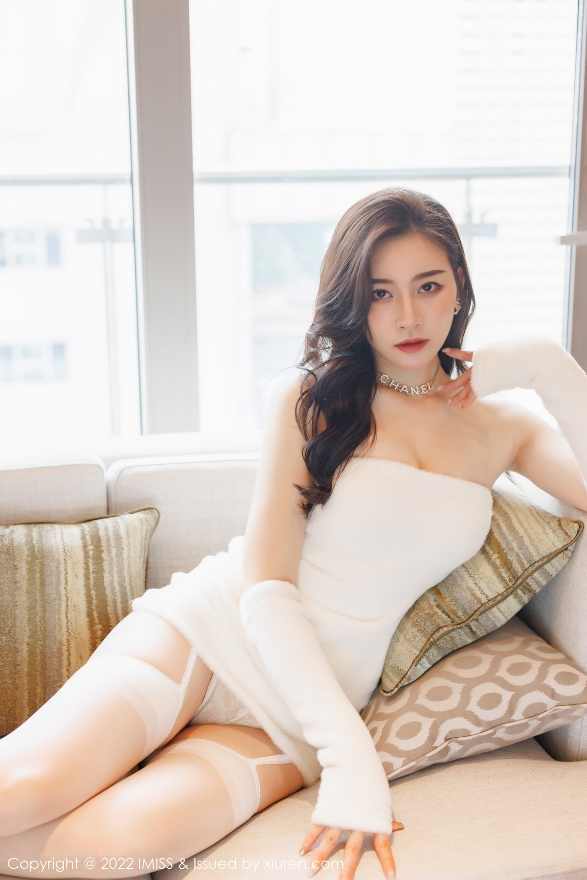 xgyw.top_[IMISS爱蜜社]Vol.671_气质美女Vanessa私房半脱露白色蕾丝内衣配白丝吊袜诱惑写真54P