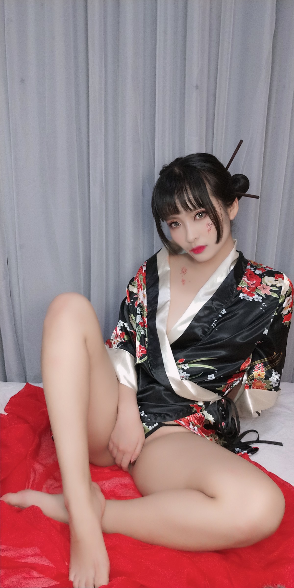 xgyw.top_动漫博主洛璃LoLiSAMA歌舞伎主题私房性感真空和服半脱秀豪乳翘臀诱惑写真92P