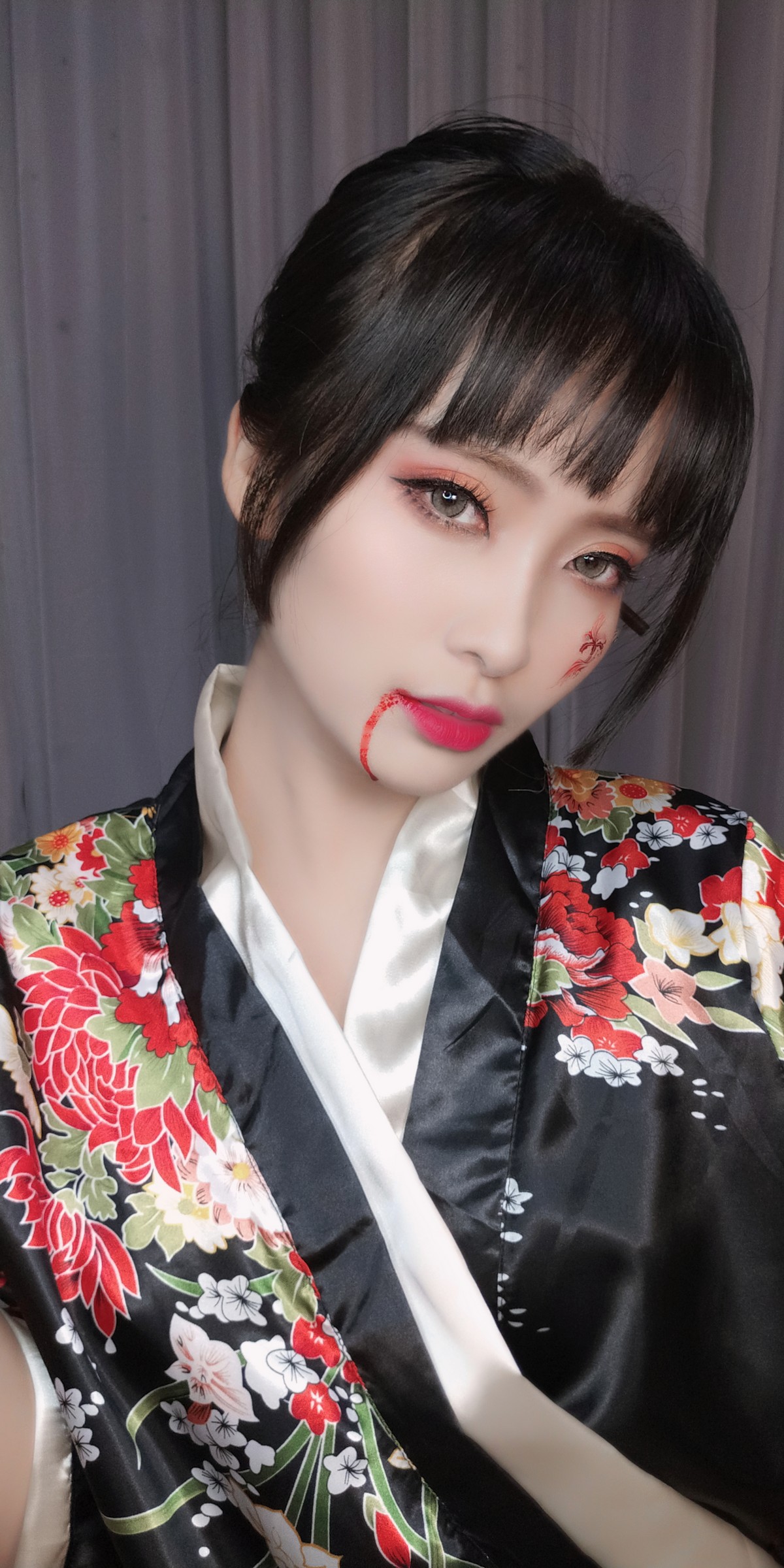 xgyw.top_动漫博主洛璃LoLiSAMA歌舞伎主题私房性感真空和服半脱秀豪乳翘臀诱惑写真92P