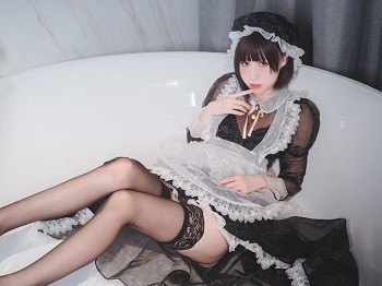 网络青春美女西园寺南歌透明女佣主题私人性感薄透女佣装配蕾丝吊袜撩人骚扰写真50P