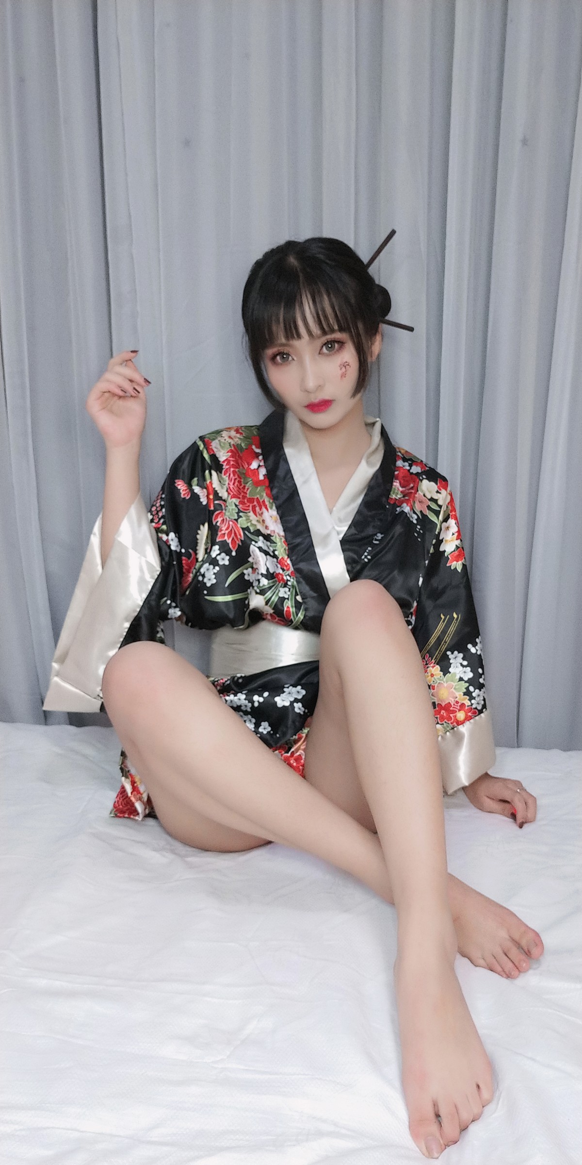 xgyw.top_动漫博主洛璃LoLiSAMA歌舞伎主题私房性感真空和服半脱秀豪乳翘臀诱惑写真92P