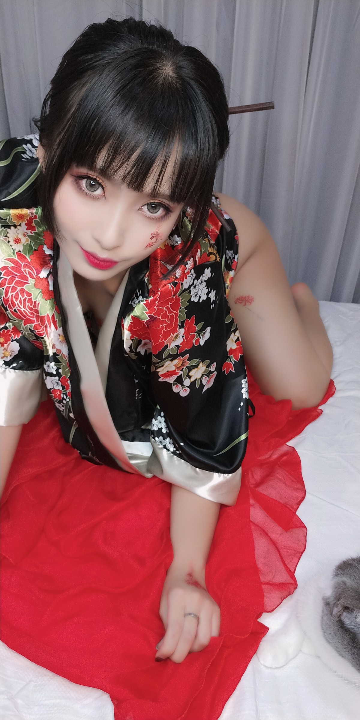 xgyw.top_动漫博主洛璃LoLiSAMA歌舞伎主题私房性感真空和服半脱秀豪乳翘臀诱惑写真92P