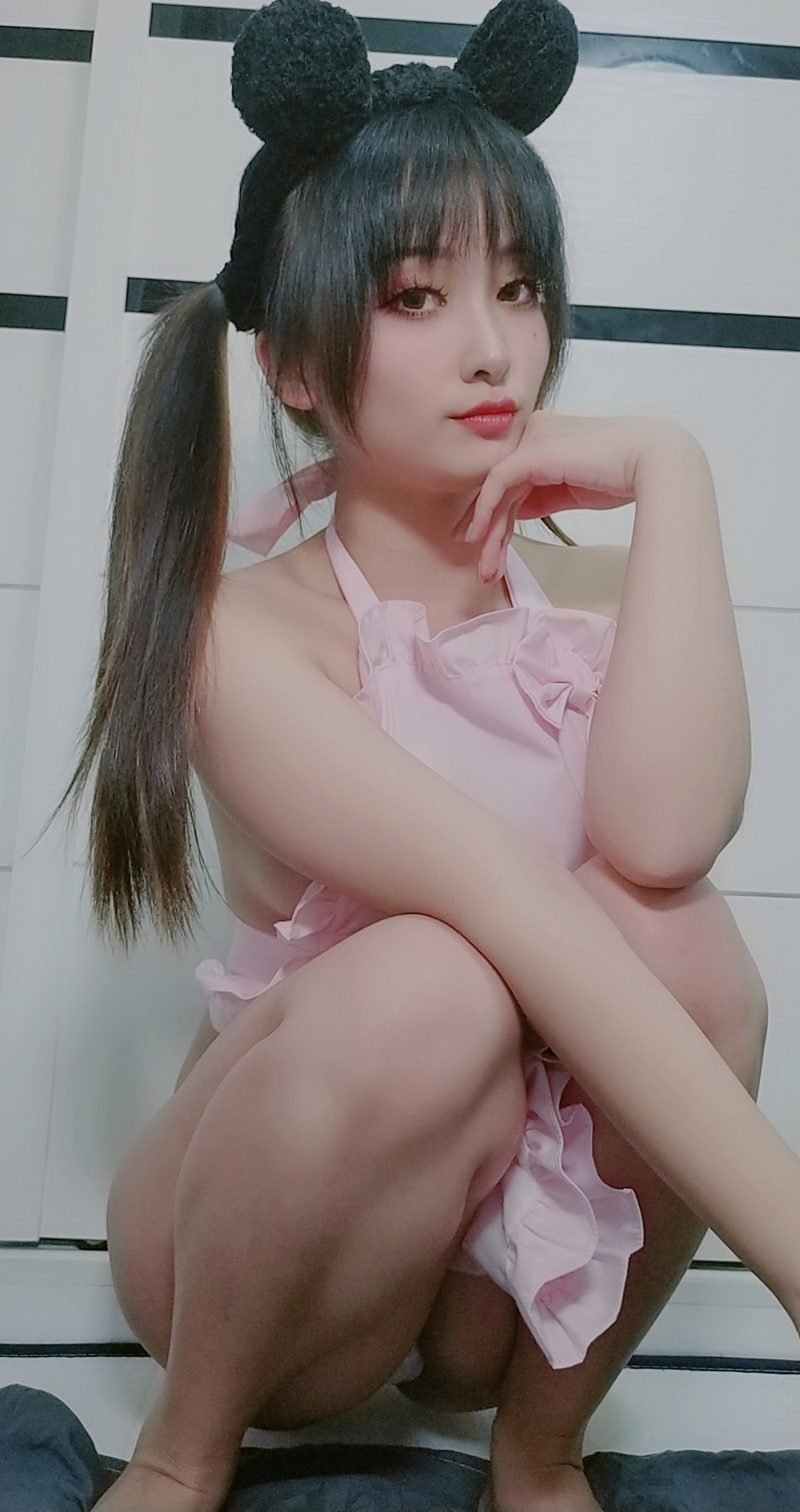 xgyw.top_动漫博主洛璃LoLiSAMA猫咪围裙主题私房性感粉色围裙配白色内裤撩人诱惑写真95P