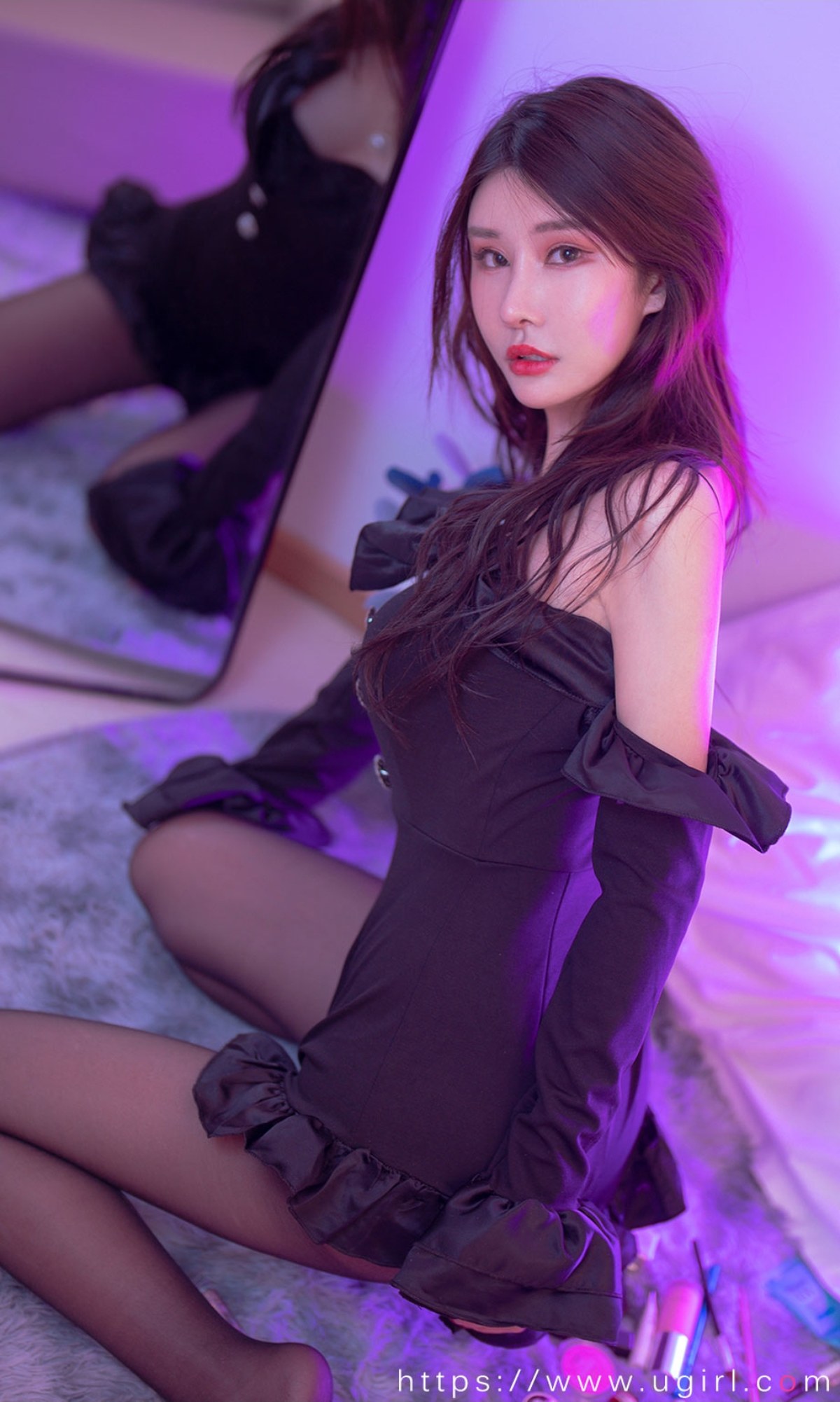 xgyw.top_[Ugirls爱尤物]No.2299_模特夏沫私房暗色灯光下性感吊裙配黑丝裤袜完美诱惑写真35P