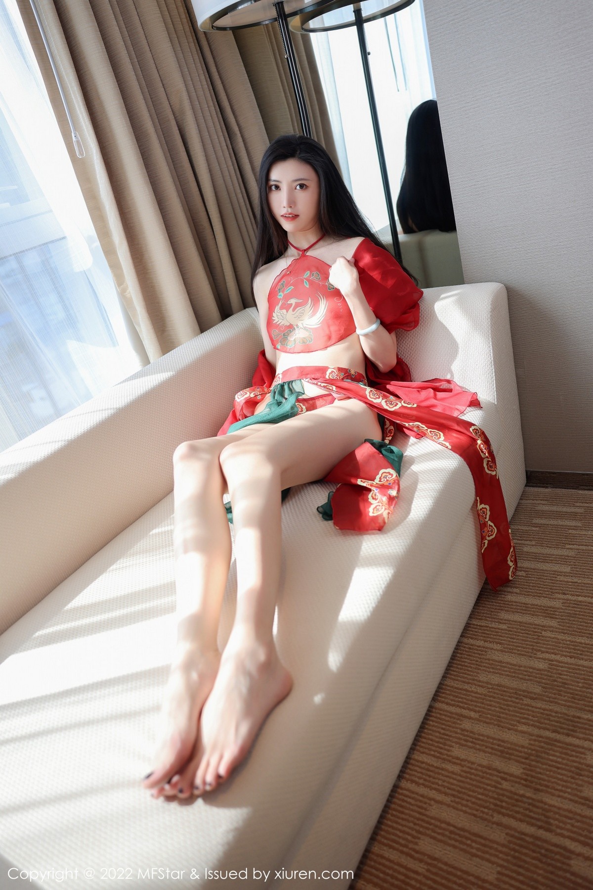 xgyw.top_[MFStar模范学院]Vol.560_新人模特吴思晚红色古典薄纱服饰配性感肚兜迷人诱惑写真60P