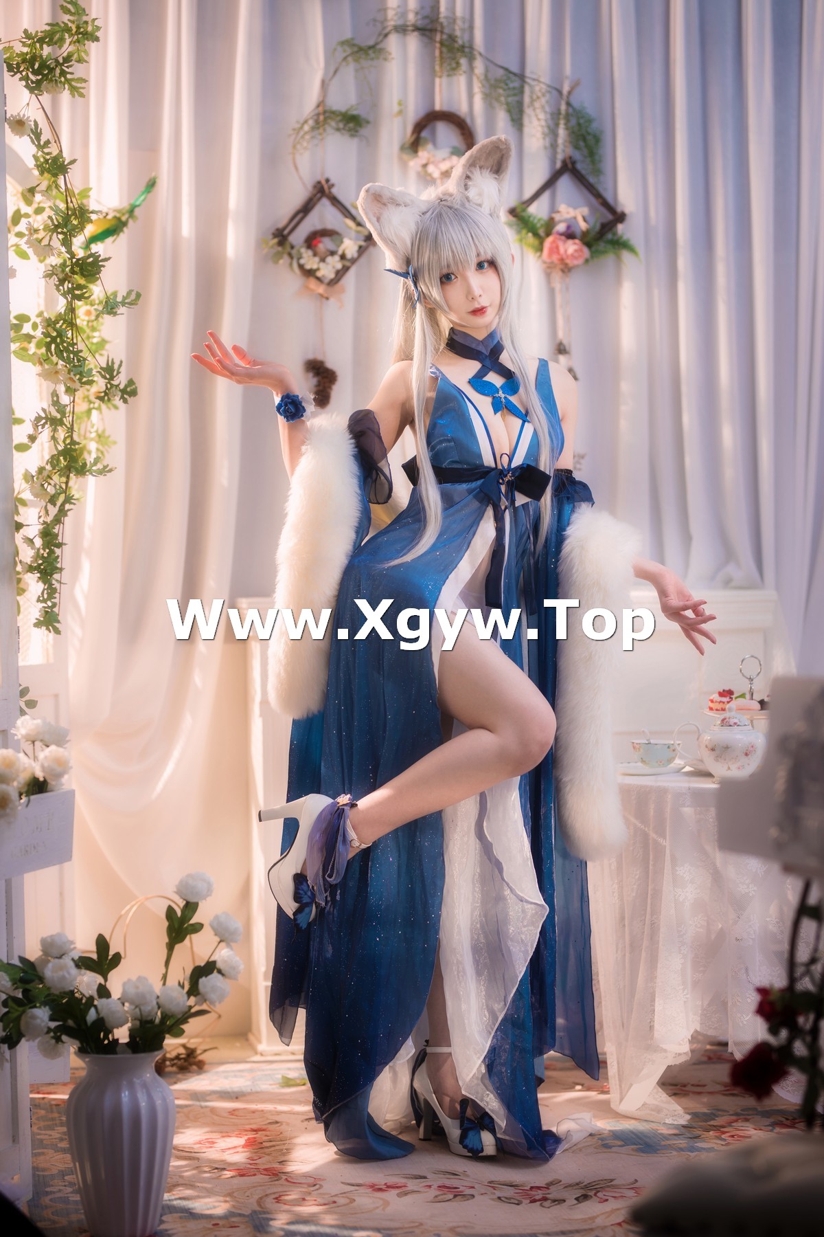 xgyw.top_动漫博主封疆疆v信浓礼服主题私房性感开胸礼服半撩露白嫩美腿迷人诱惑写真38P