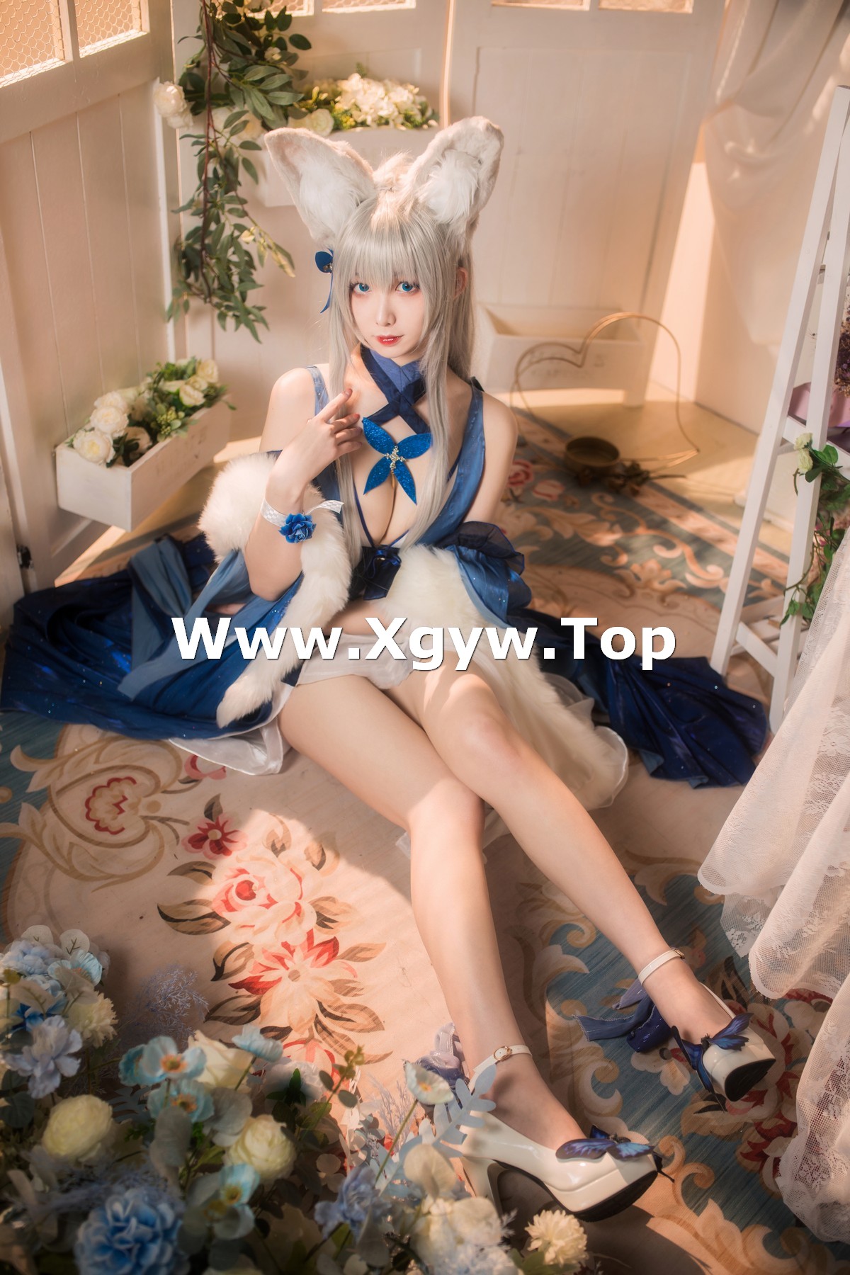 xgyw.top_动漫博主封疆疆v信浓礼服主题私房性感开胸礼服半撩露白嫩美腿迷人诱惑写真38P