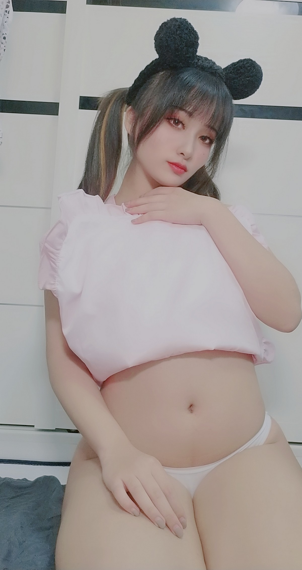 xgyw.top_动漫博主洛璃LoLiSAMA猫咪围裙主题私房性感粉色围裙配白色内裤撩人诱惑写真95P